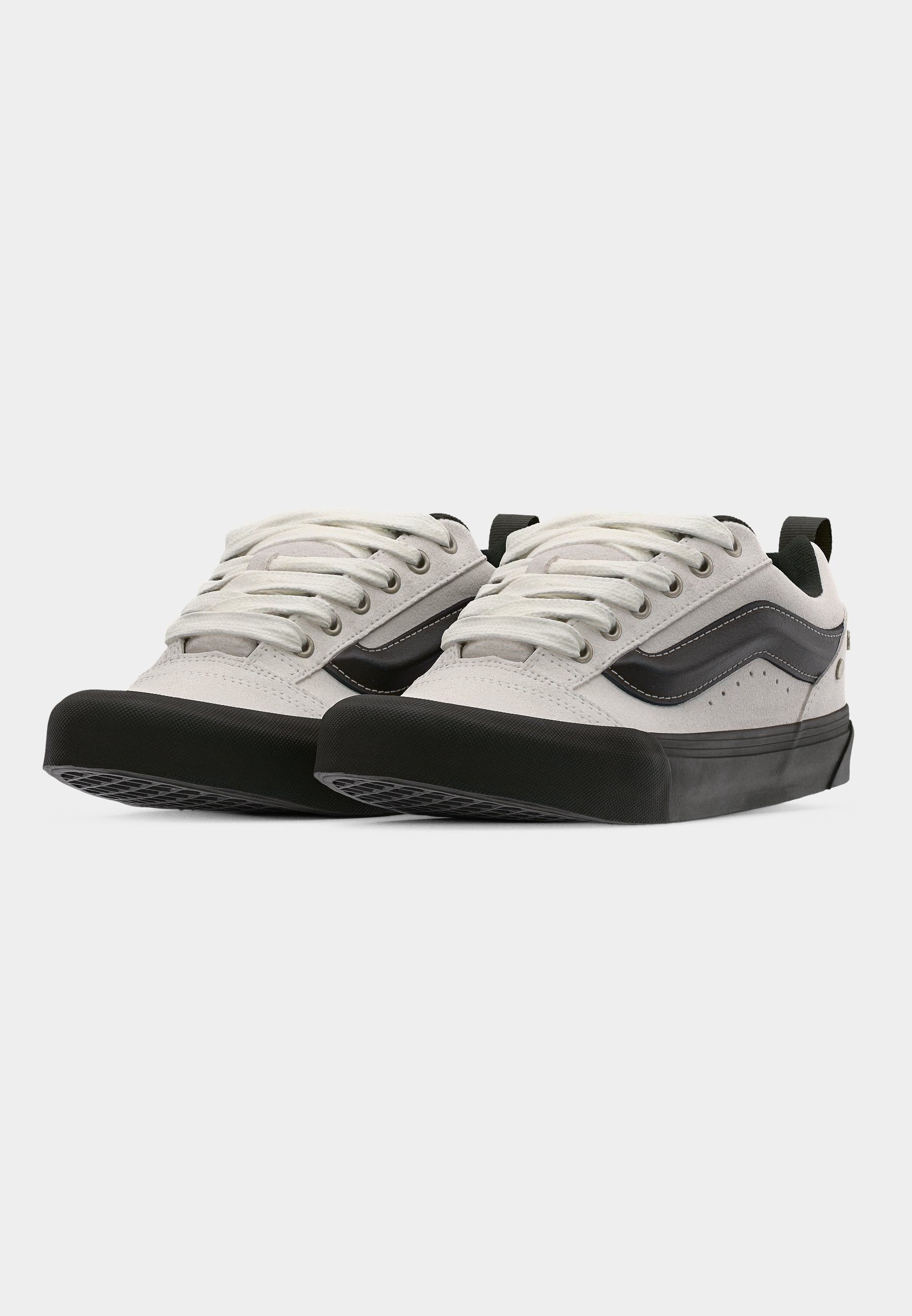 KNU SKOOL UNISEX - Skate shoes - white/grunge white