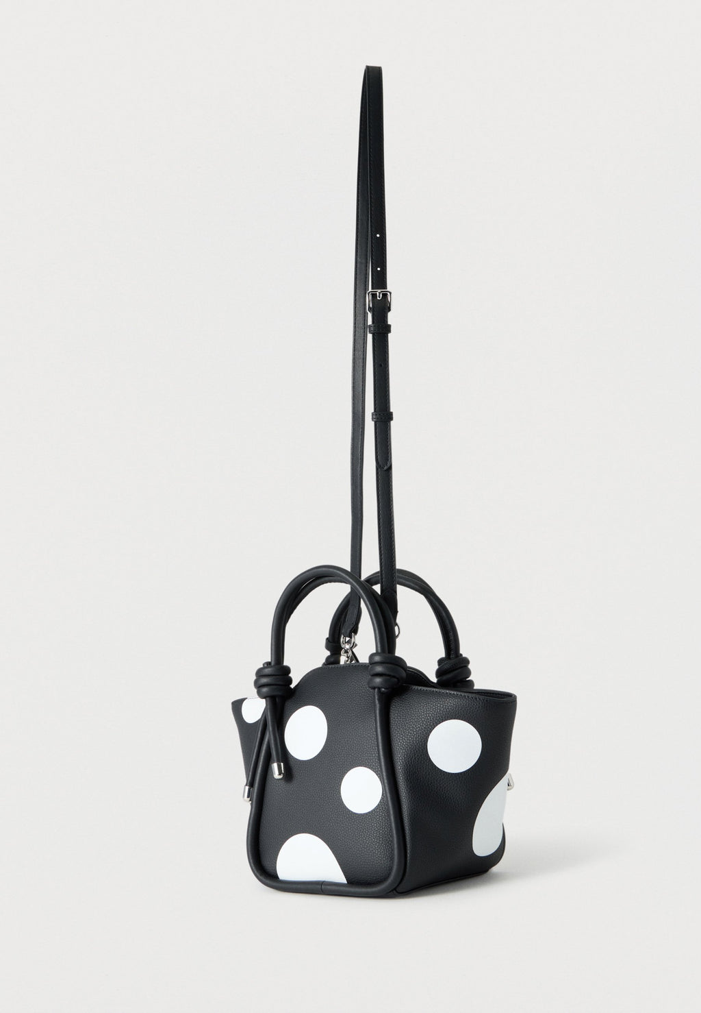 IKON PEBBLE TOTE KNOTS - Handbag - black/white