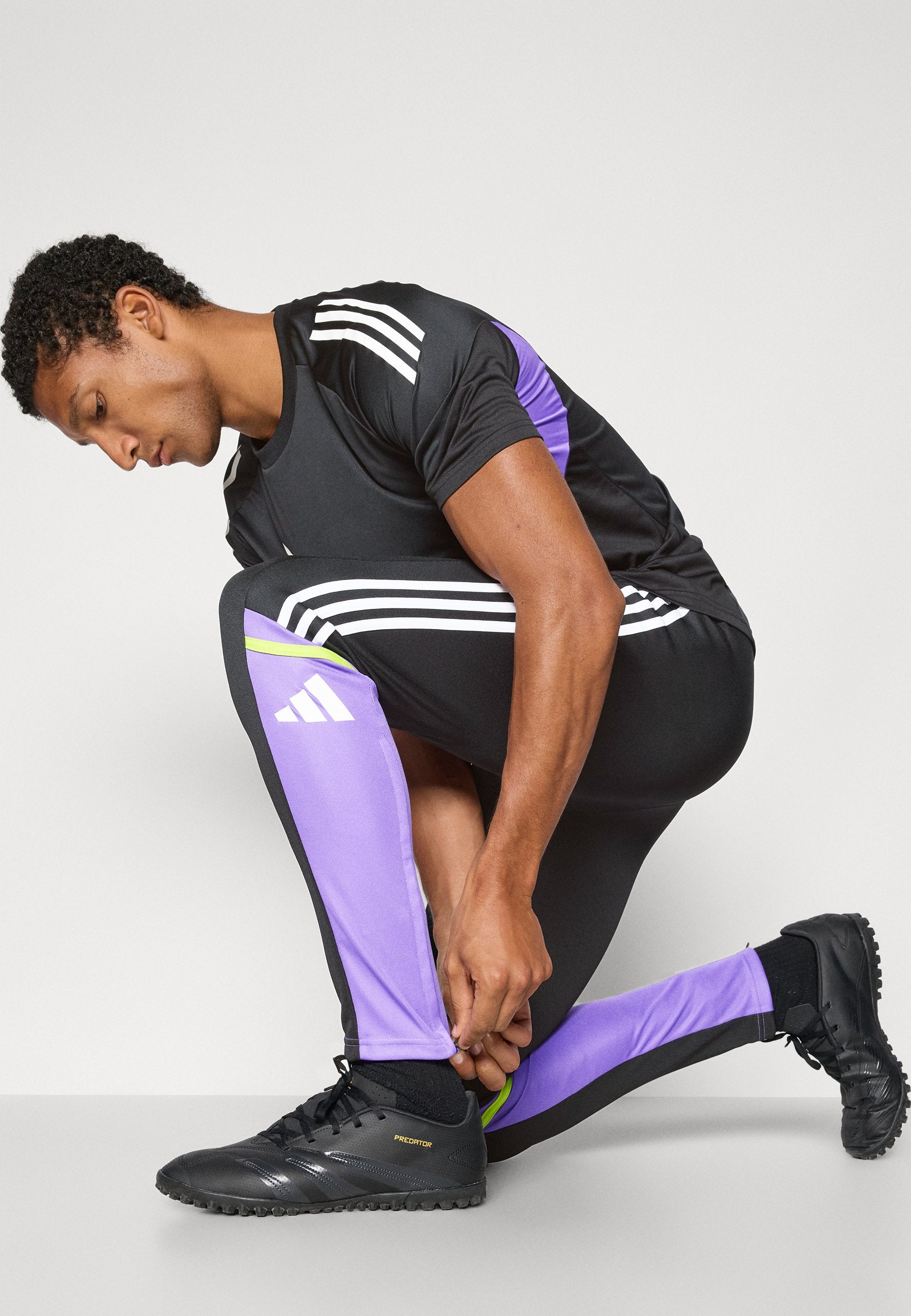 SQUADRA REGULAR FIT - Tracksuit bottoms - black/purple rush