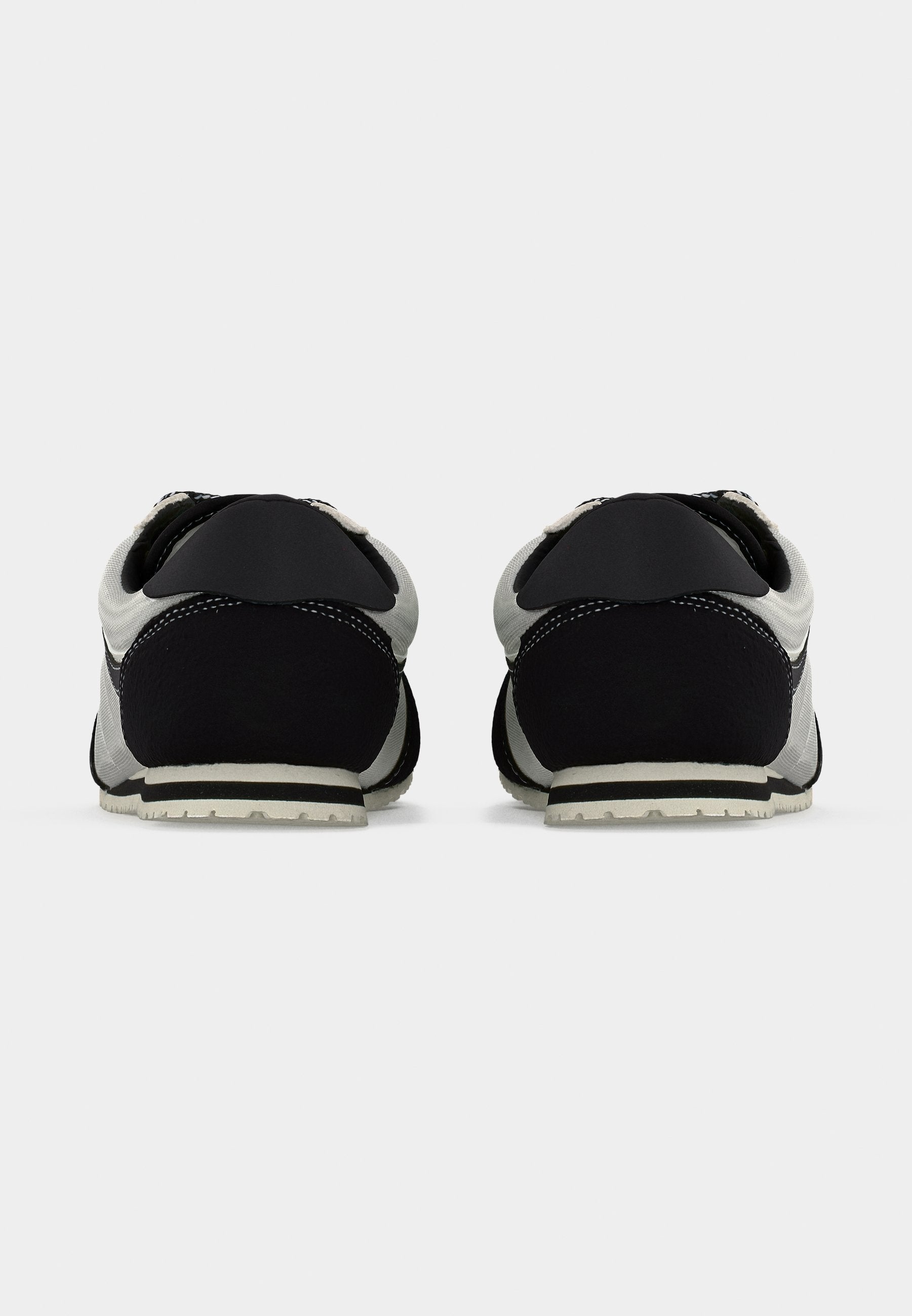 SUPER LOWPRO - Trainers - black/silver