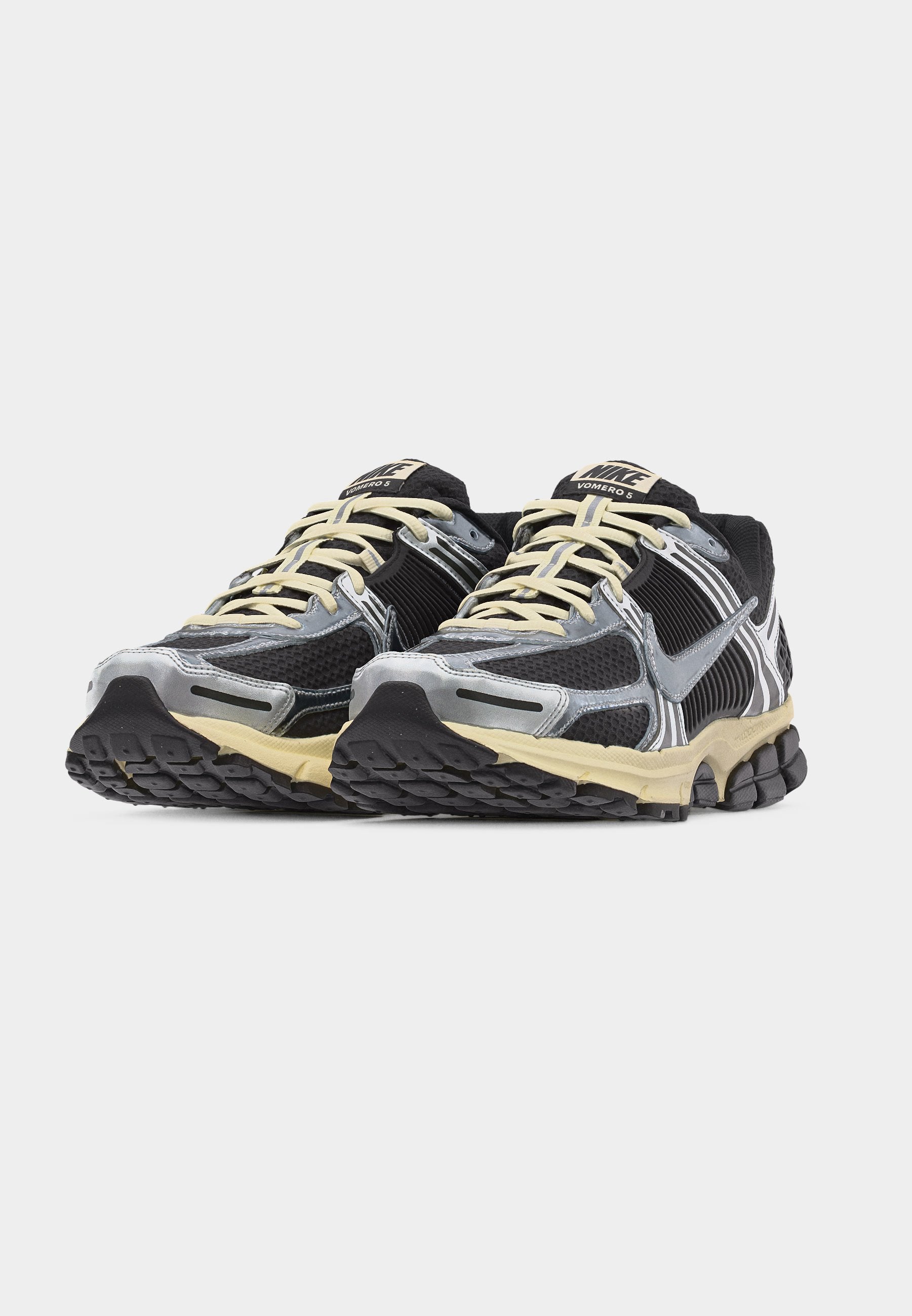 ZOOM VOMERO 5 SE - Trainers - black/metallic silver-coloured/coconut milk/white