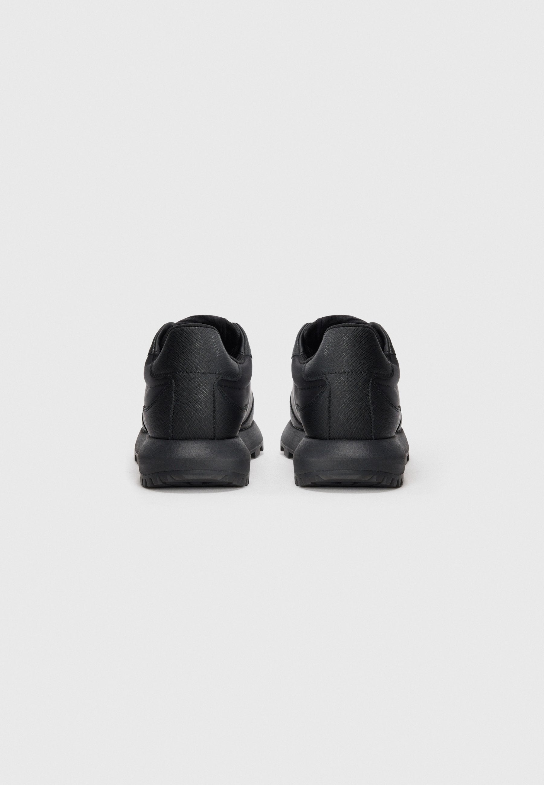 Trainers - black