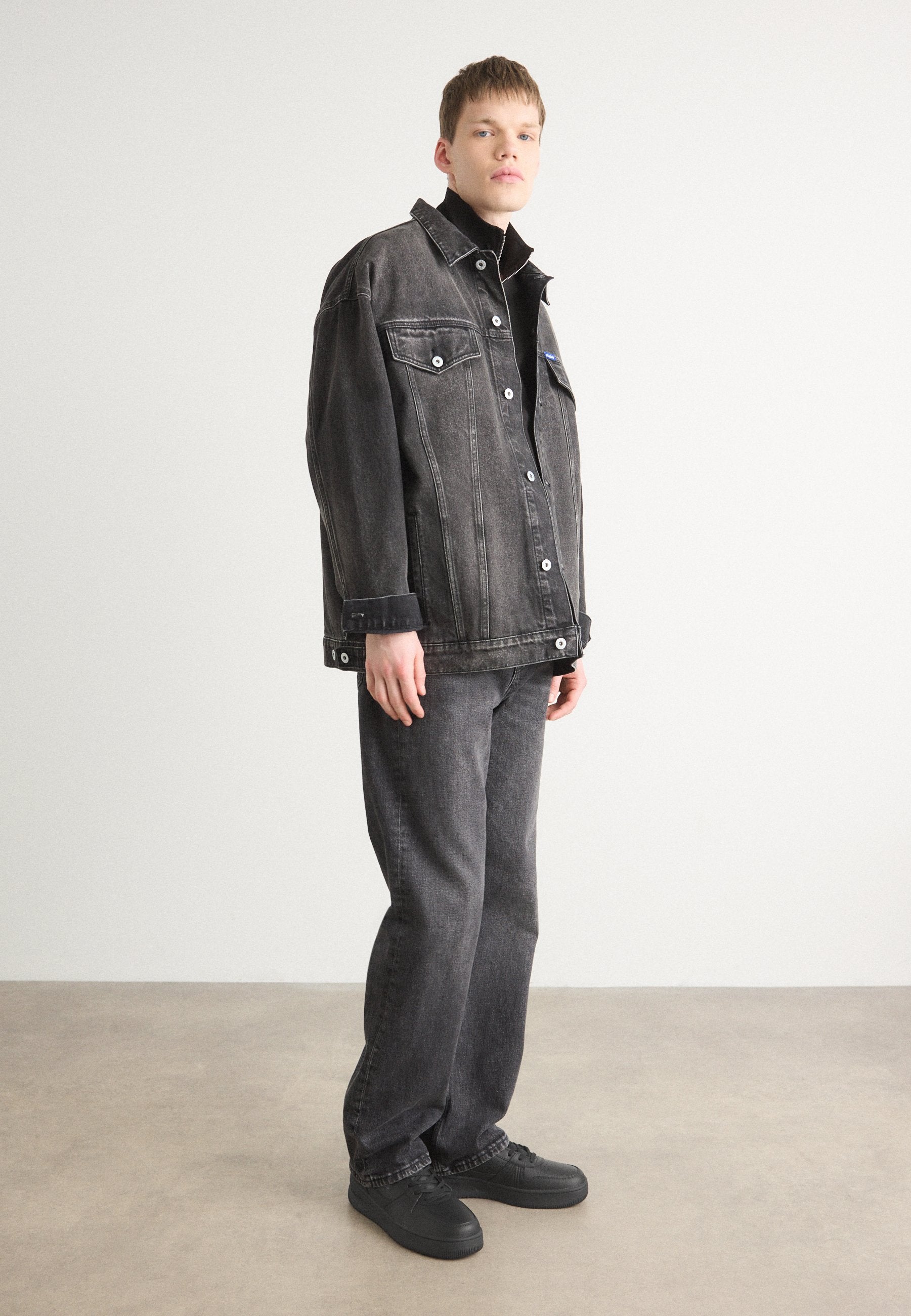 L001 SET 224 - Trainers - black