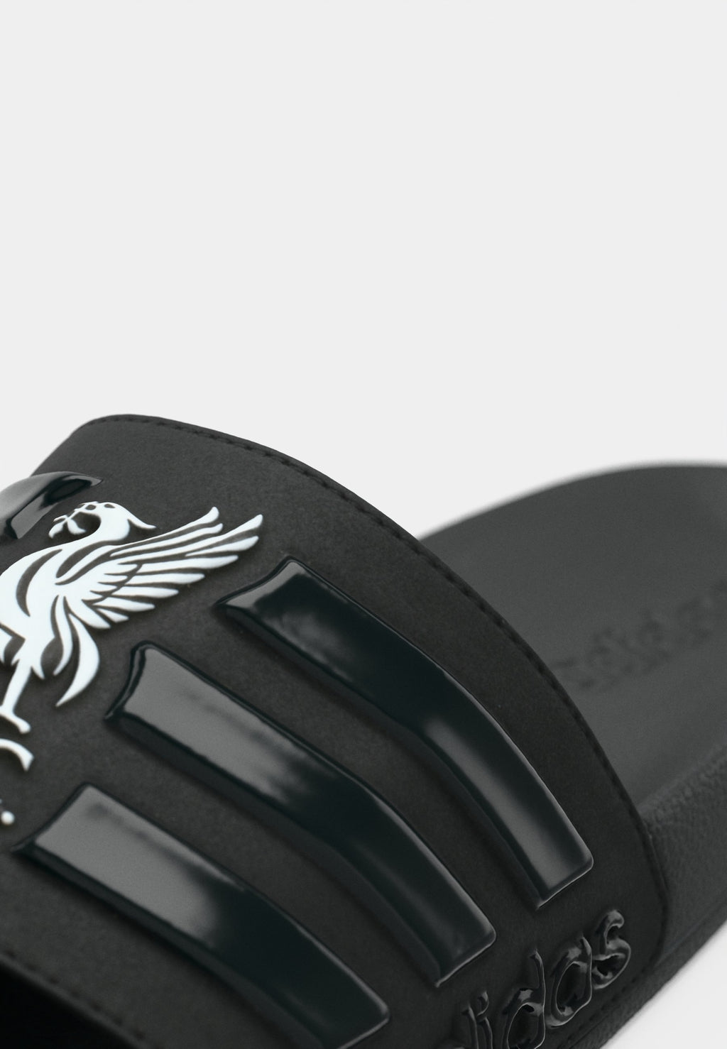 ADILETTE SHOWER LIVERPOOL UNISEXE - Claquettes de piscine - core black/footwear white