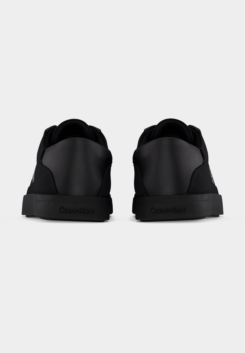 Trainers - triple black