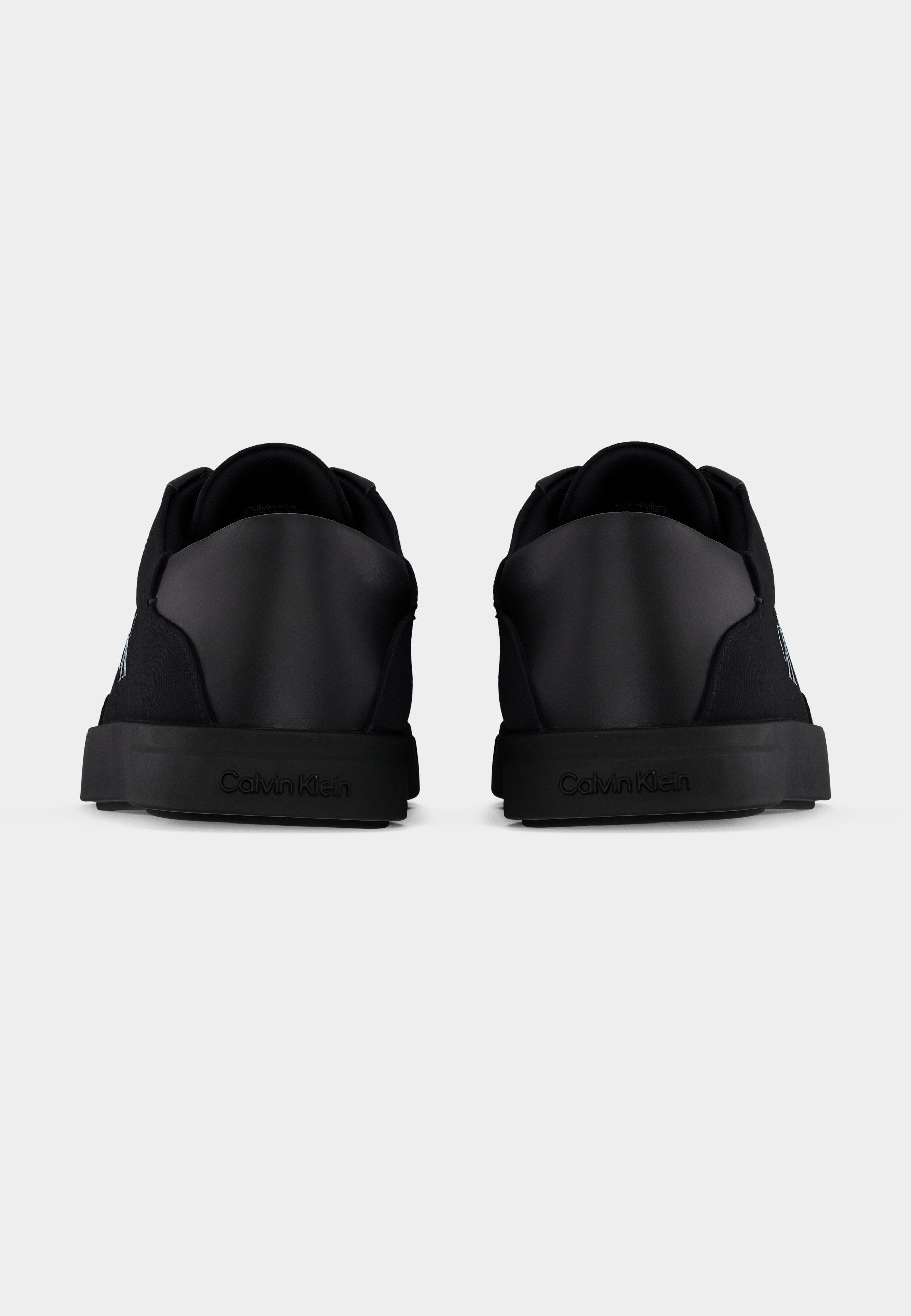 Trainers - triple black