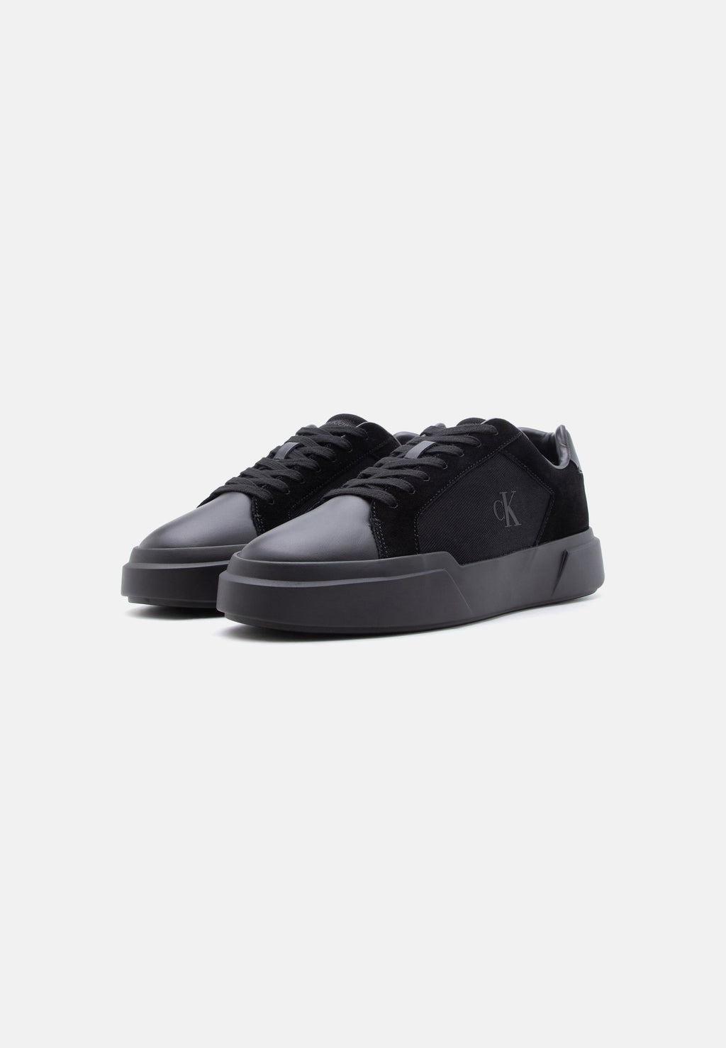Trainers - triple black