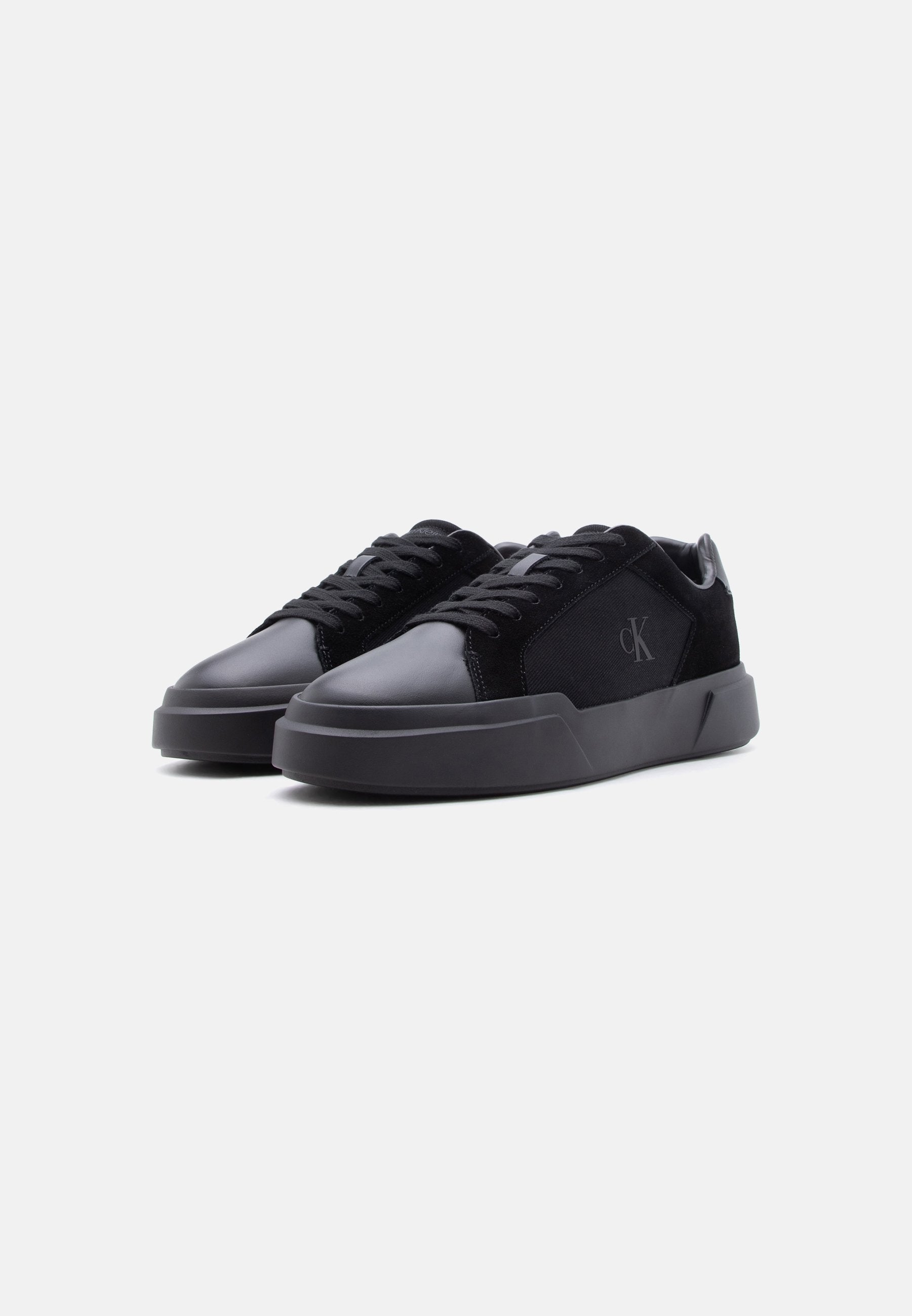 Trainers - triple black