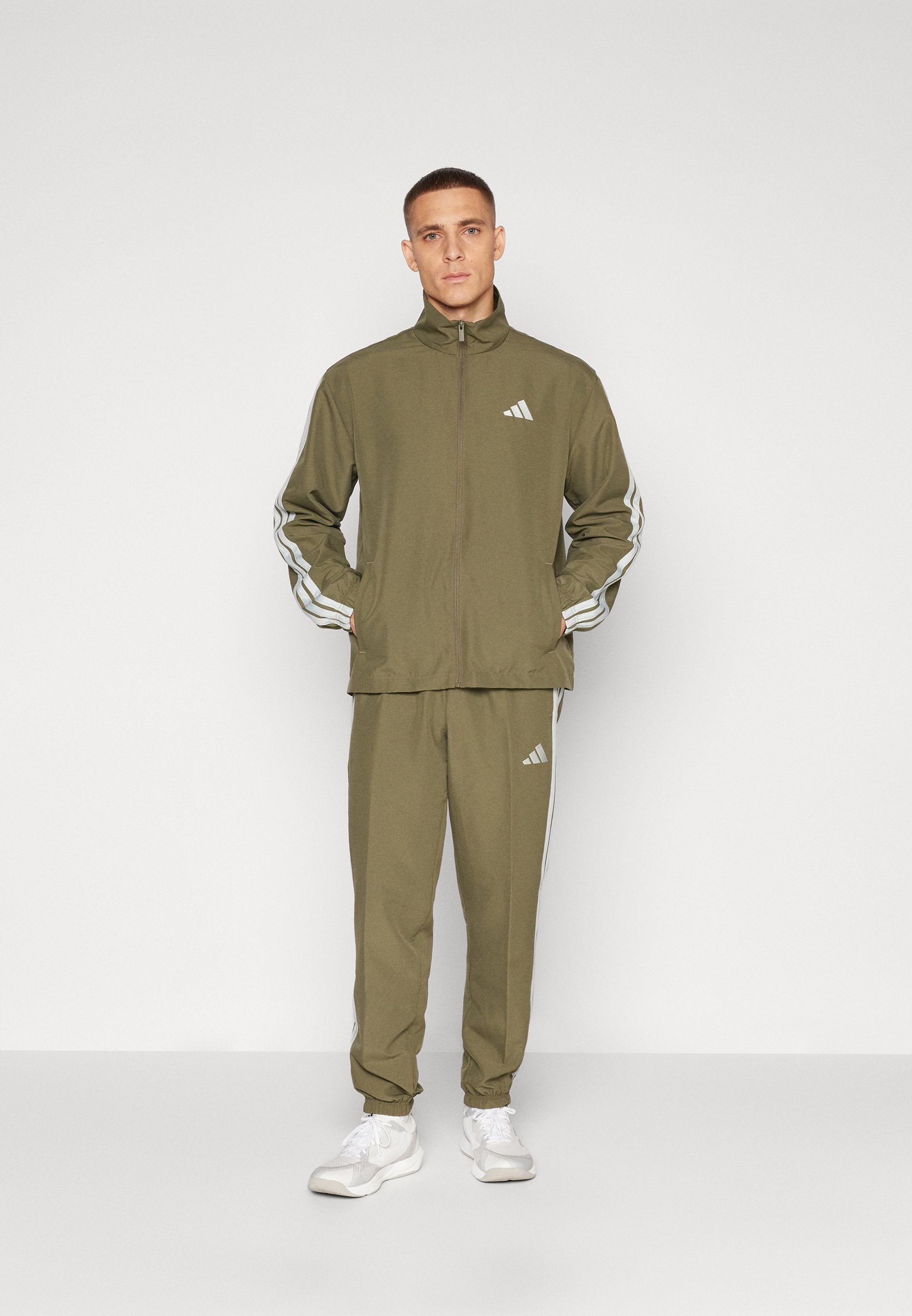 SET - Tracksuit - olive strata