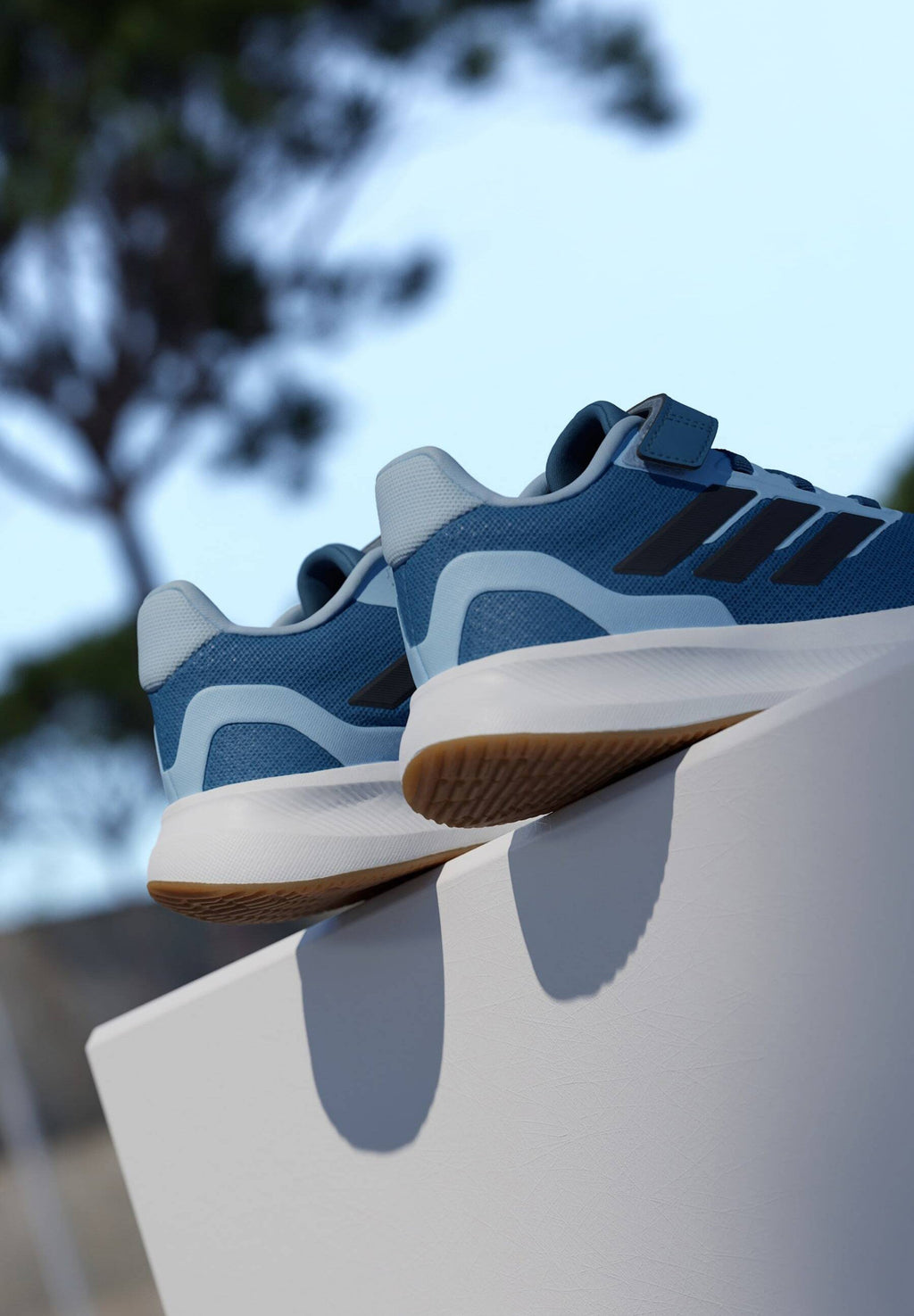 RUNFALCON 5 UNISEX - Road running shoes - dusky ink legend ink glow blue