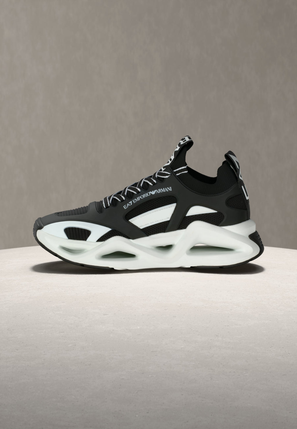 INFINITY CAGE UNISEX - Trainers - black/white