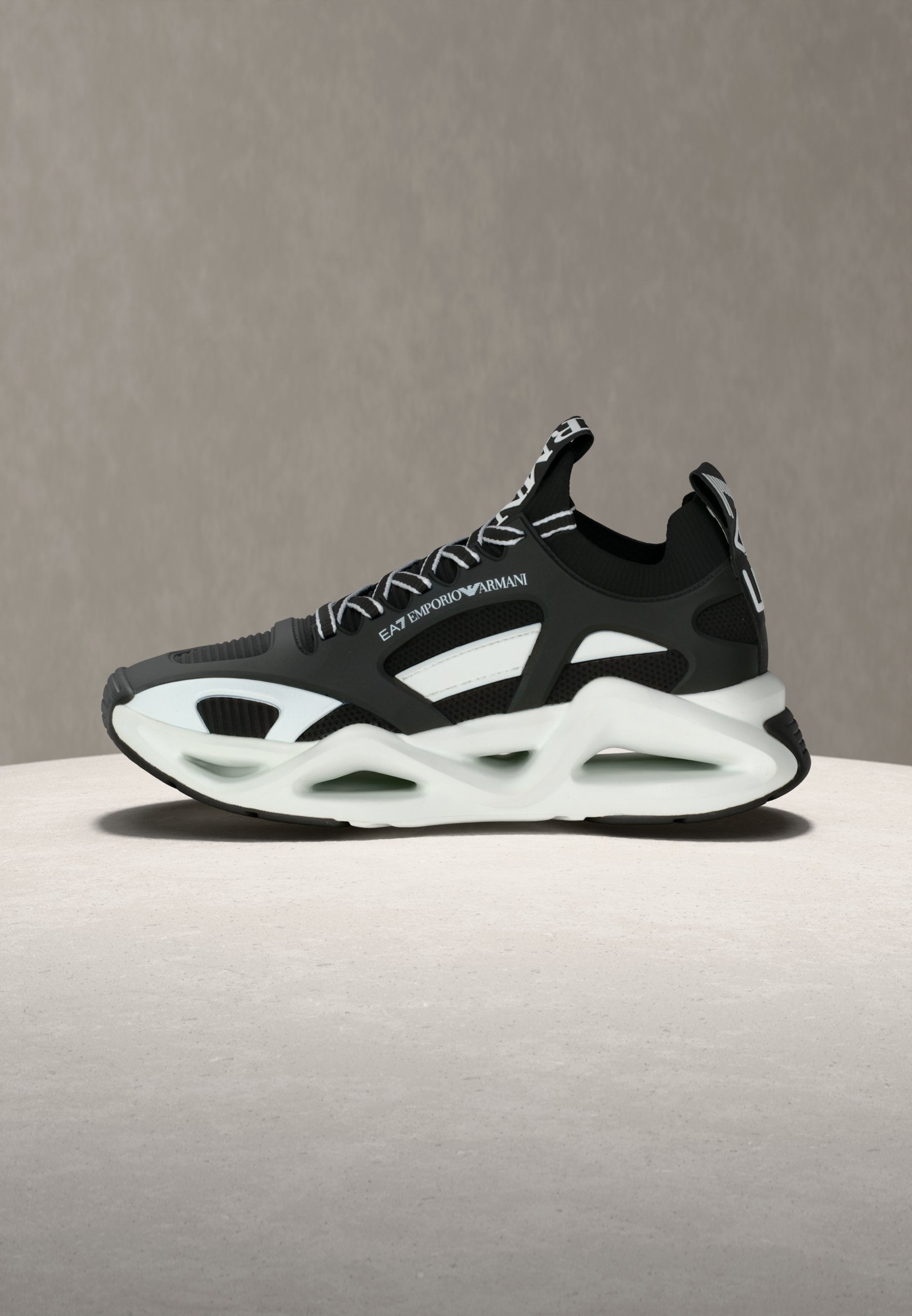 INFINITY CAGE UNISEX - Trainers - black/white
