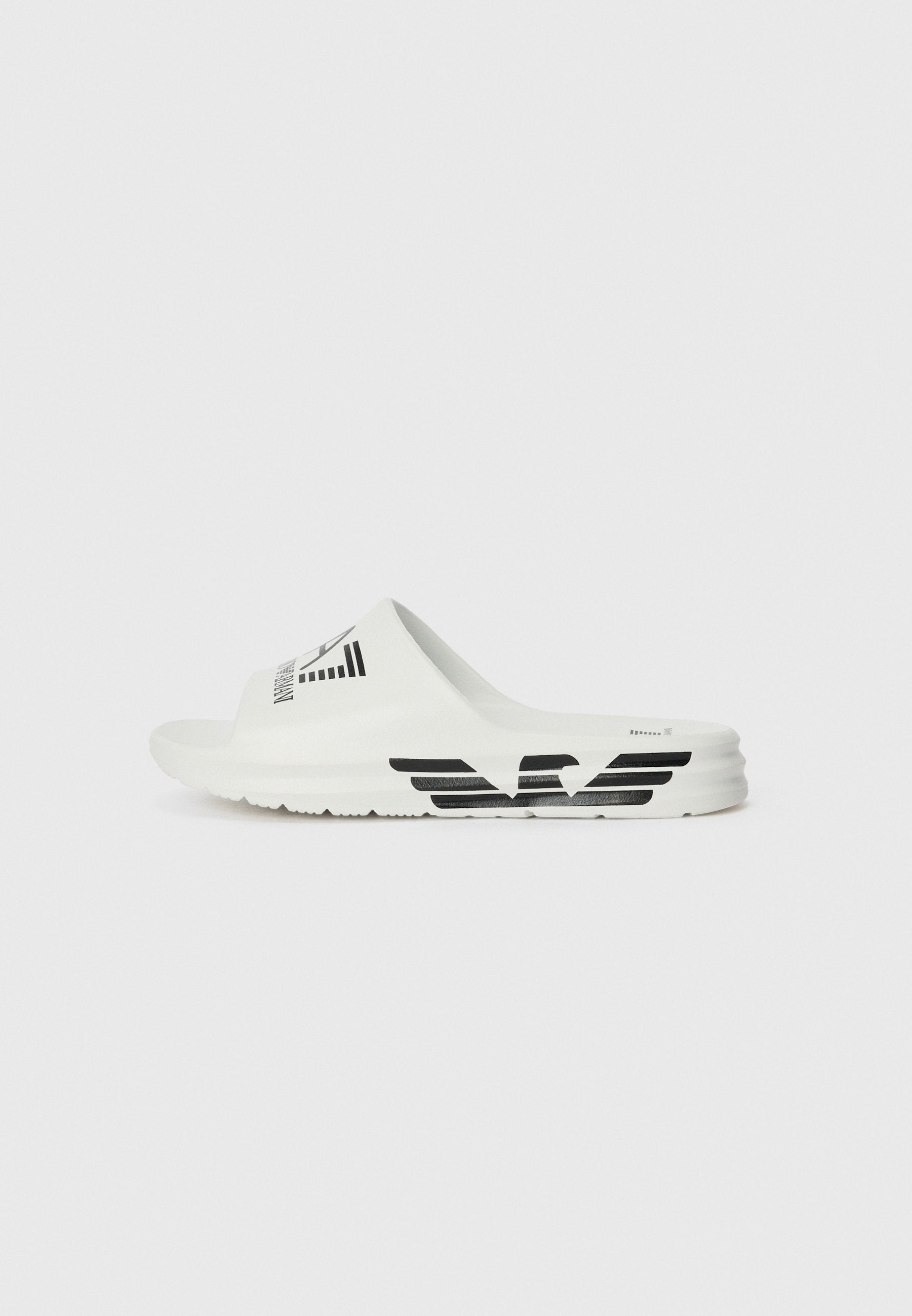 CRUSHER DISTANCE - Slippers - white/black