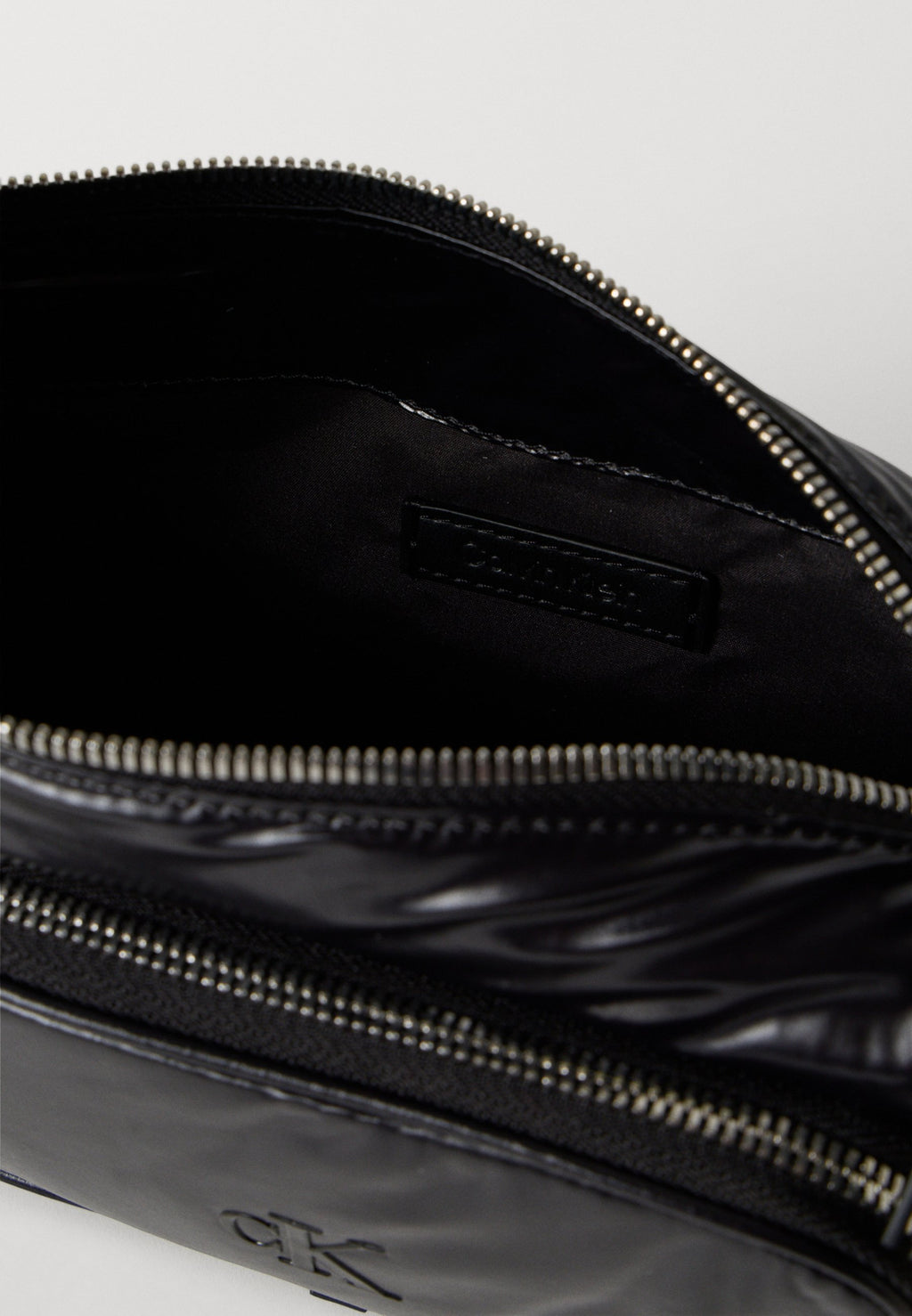 POCKET SHINY SMALL BAG - Handbag - black