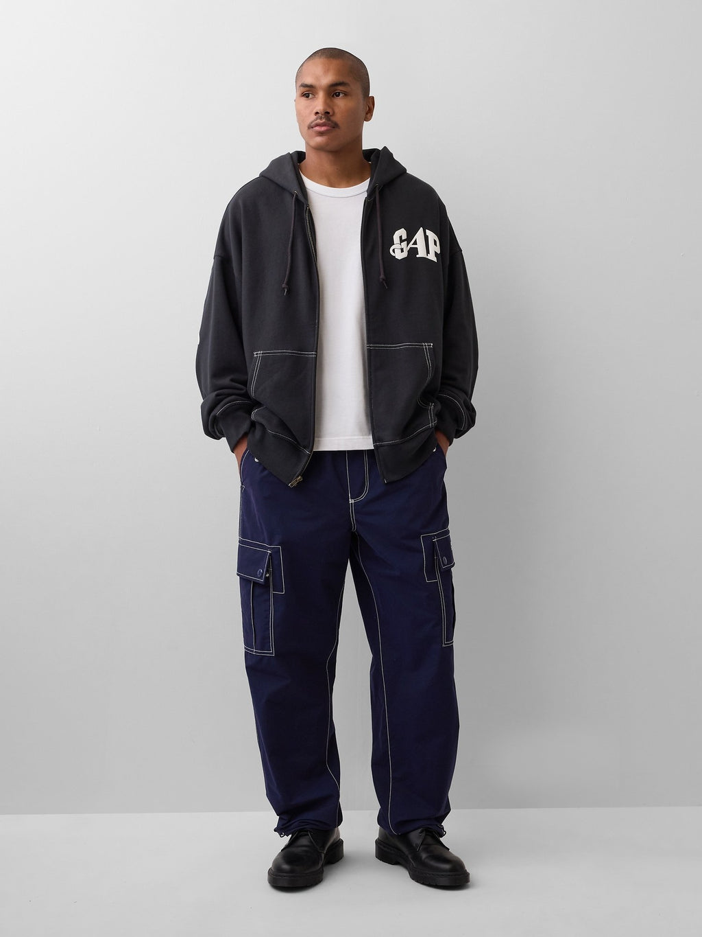 GAP AWAKE NY CARGO BAGGY JOGGERS - Cargo trousers - navy uniform