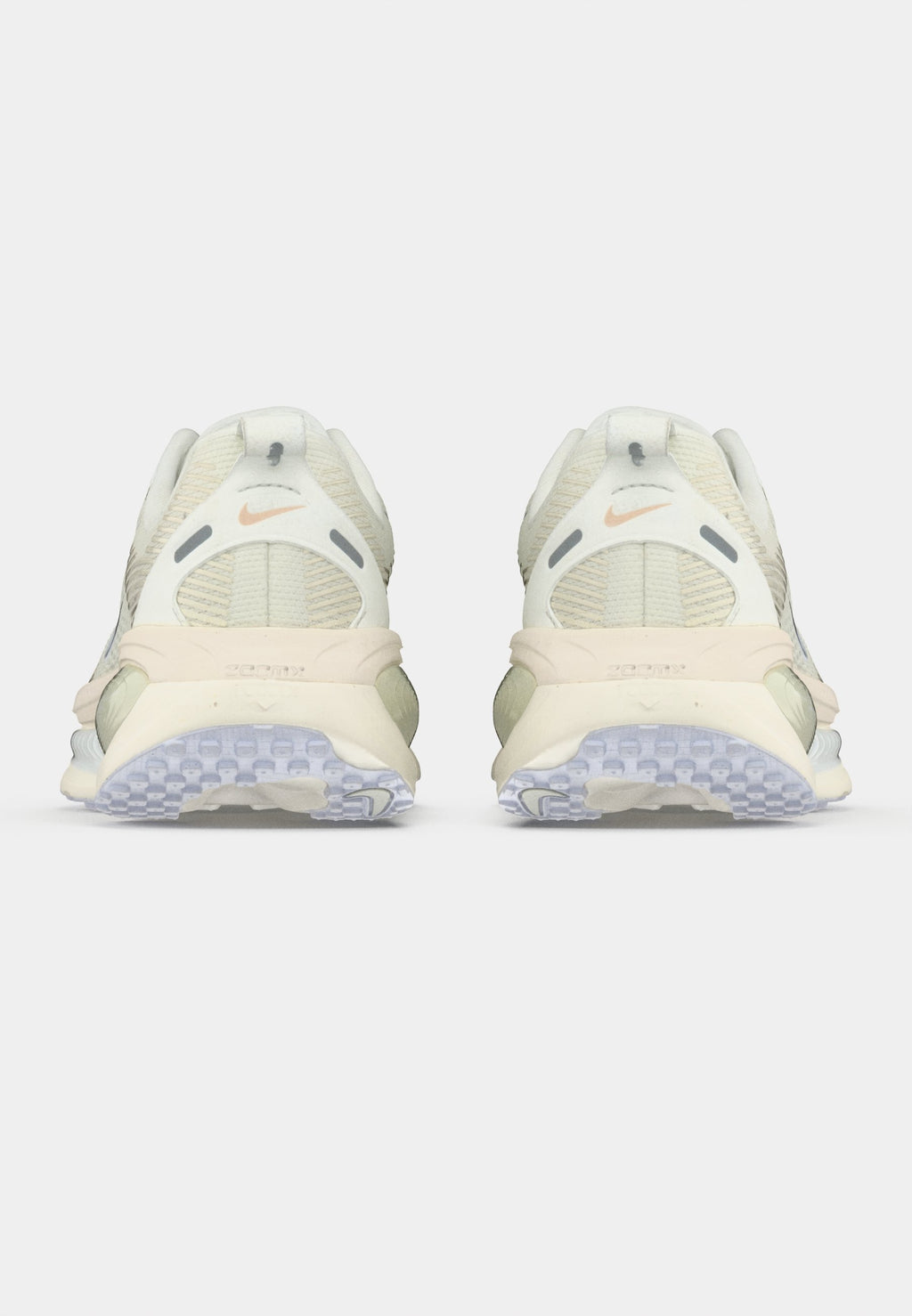 VOMERO 18 - Road running shoes - summit white/white/chalk/sea glass