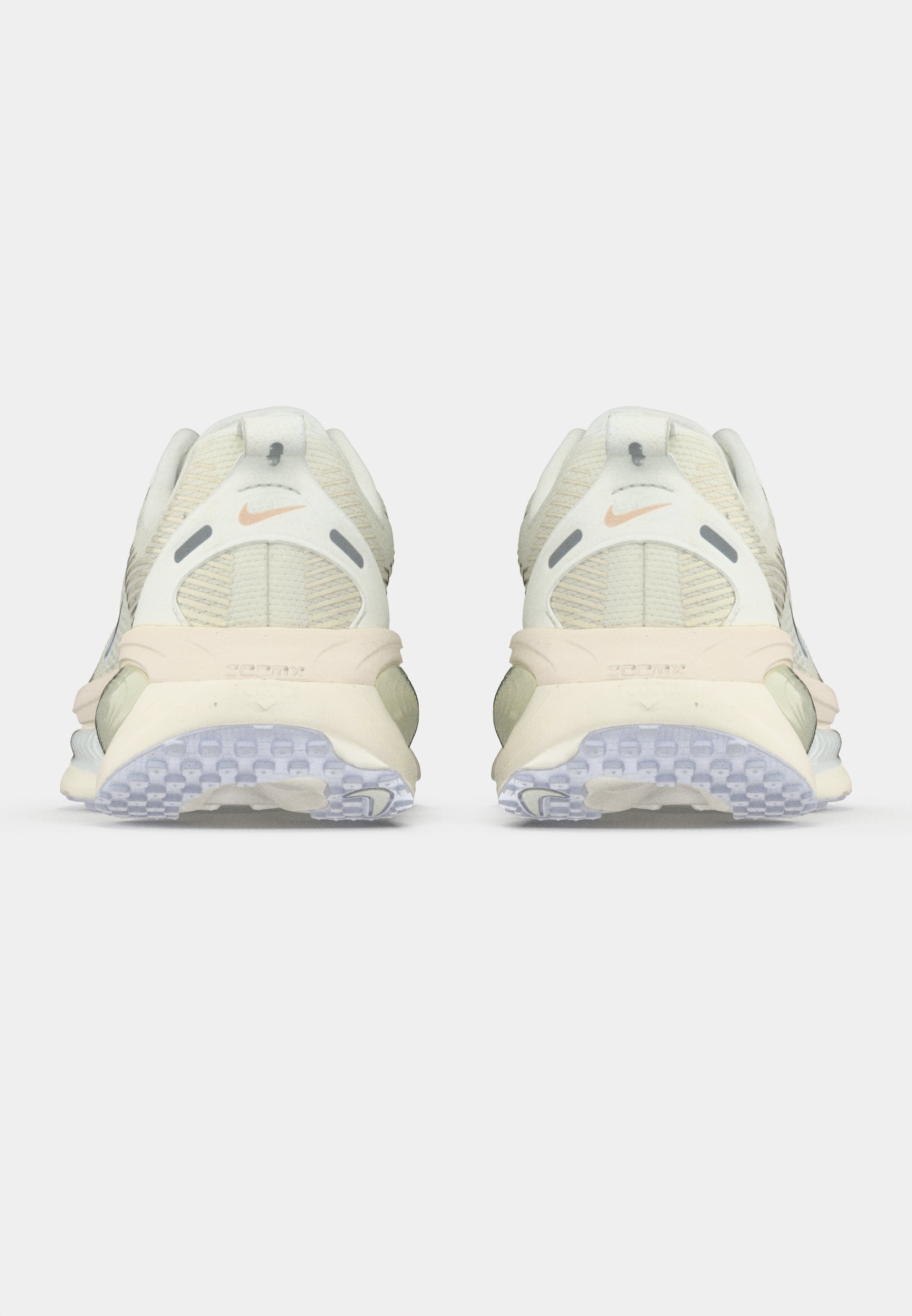 VOMERO 18 - Road running shoes - summit white/white/chalk/sea glass