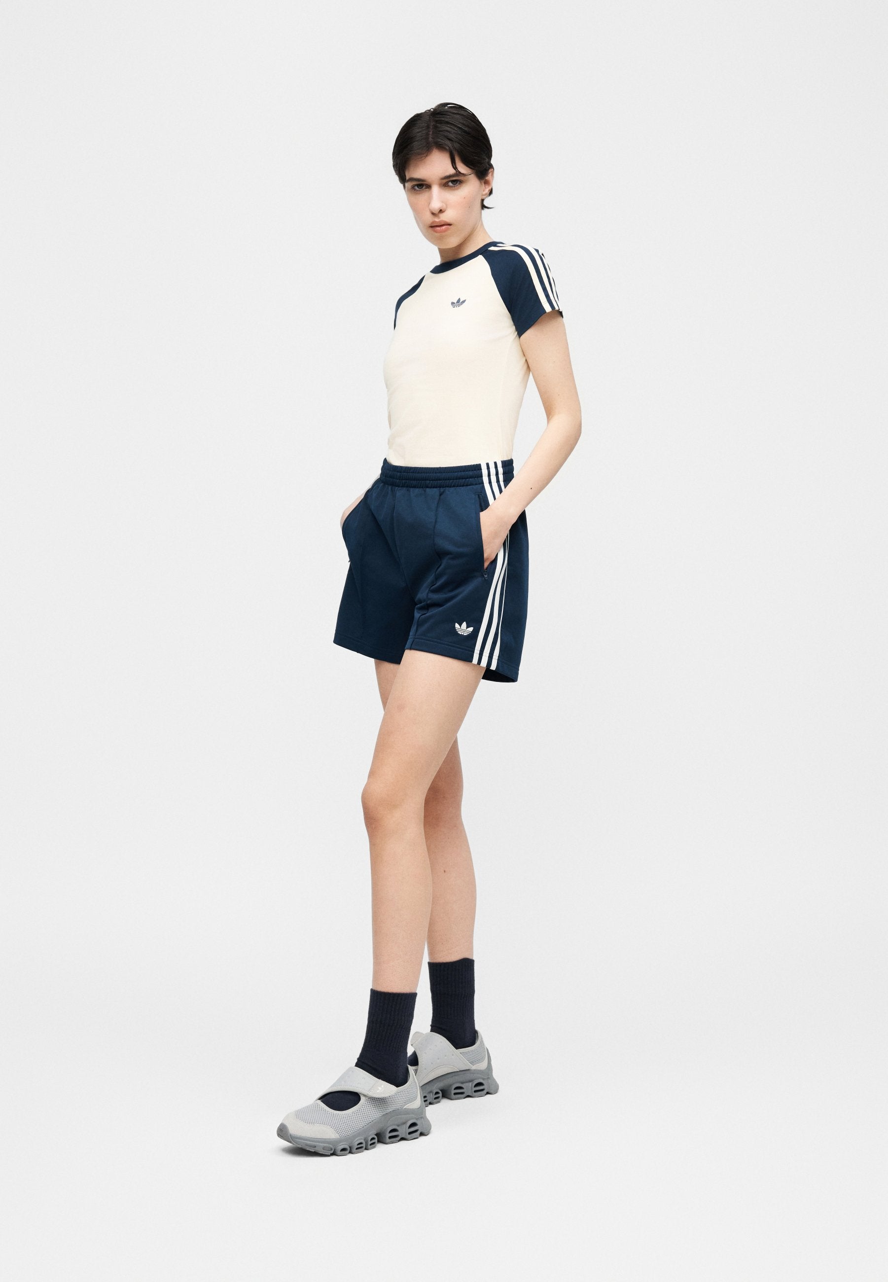 FIREBIRD CLASSIC - Shorts - night indigo/white