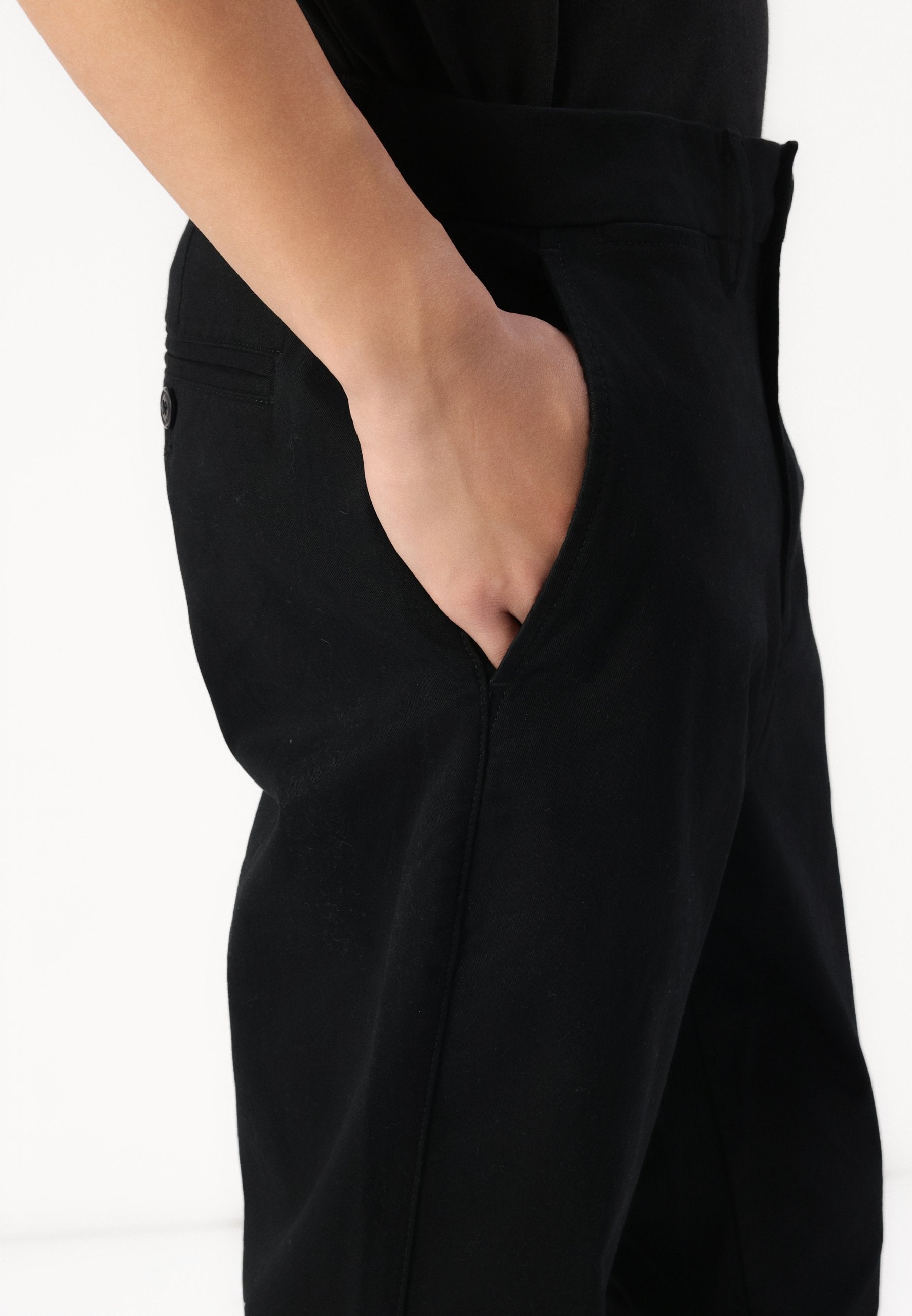 ESSENTIAL STRAIGHT FIT - Trousers - true black