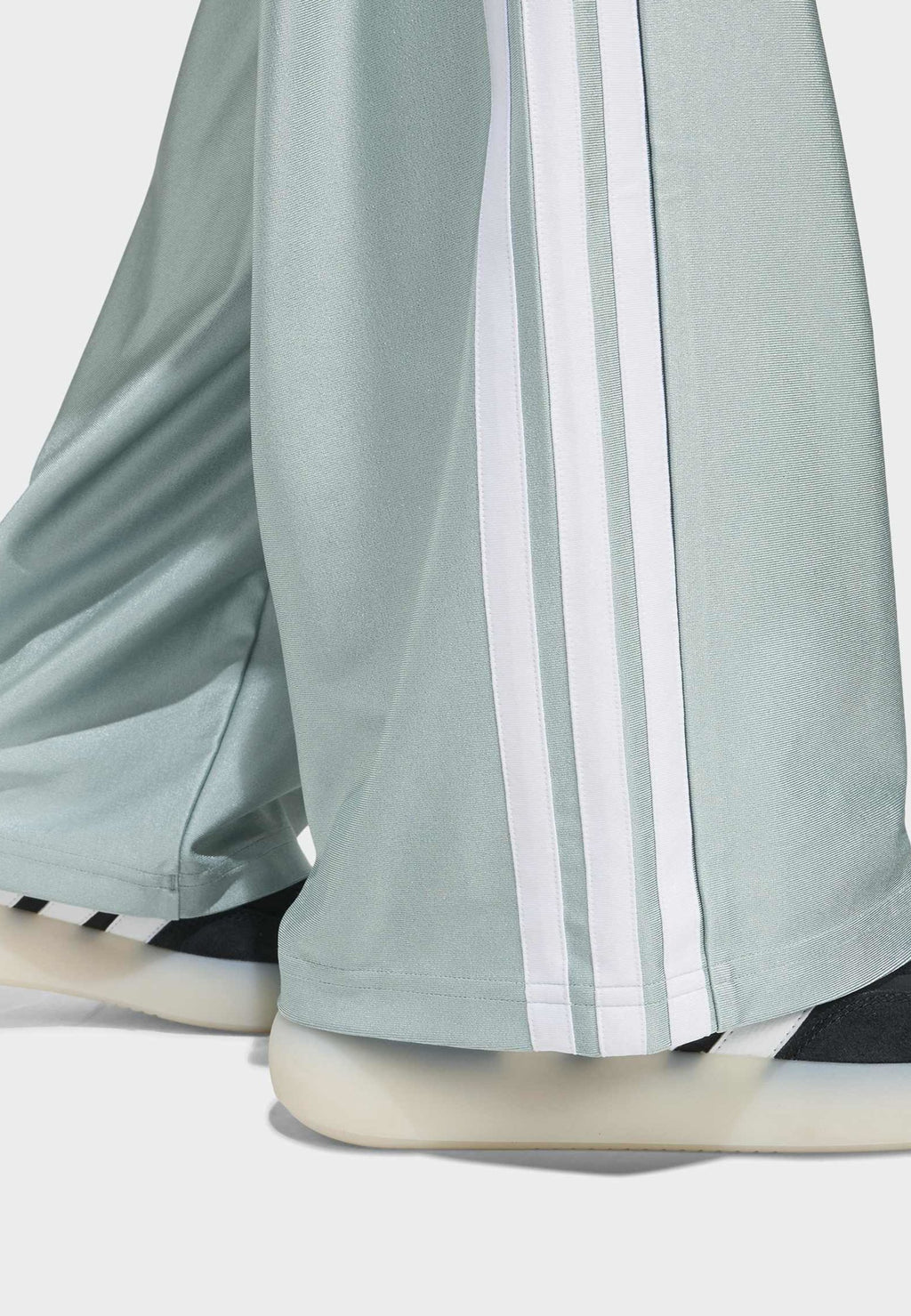 SEASONALS GLAM WIDE LEG PANTS JUNIOR UNISEX - Tracksuit bottoms - sage/silver met