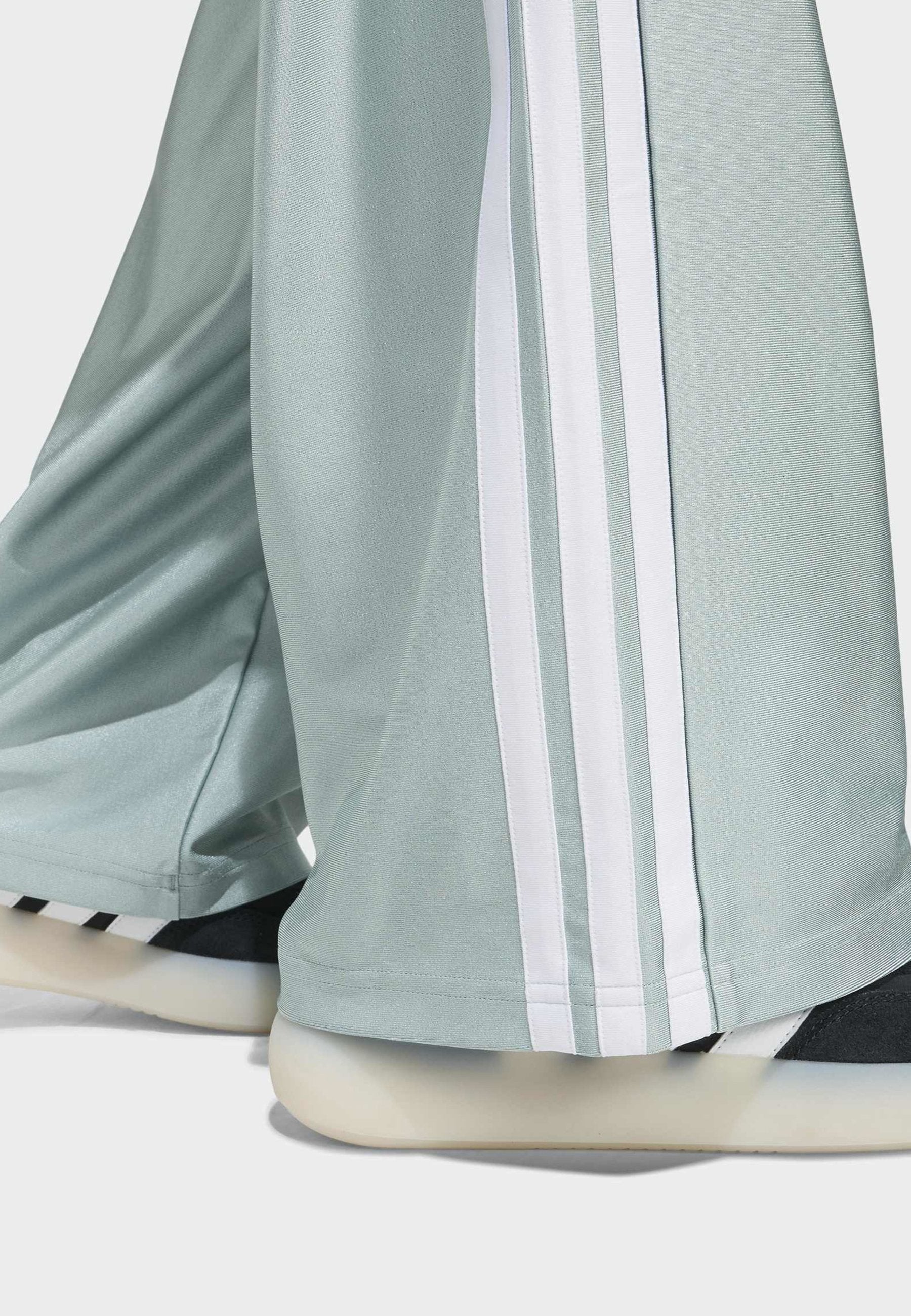SEASONALS GLAM WIDE LEG PANTS JUNIOR UNISEX - Tracksuit bottoms - sage/silver met