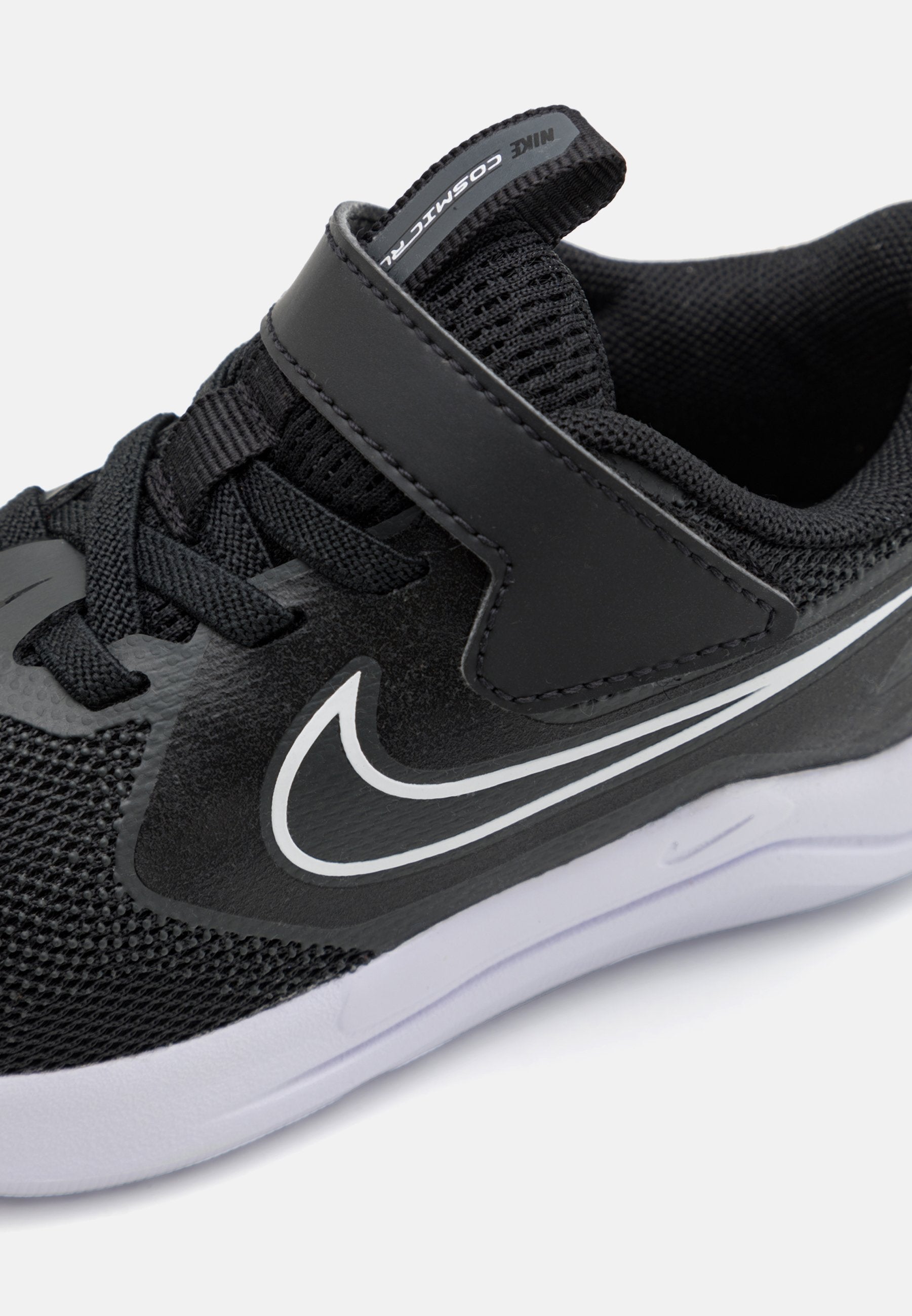 COSMIC RUNNER UNISEX - Road running shoes - black/white/anthracite