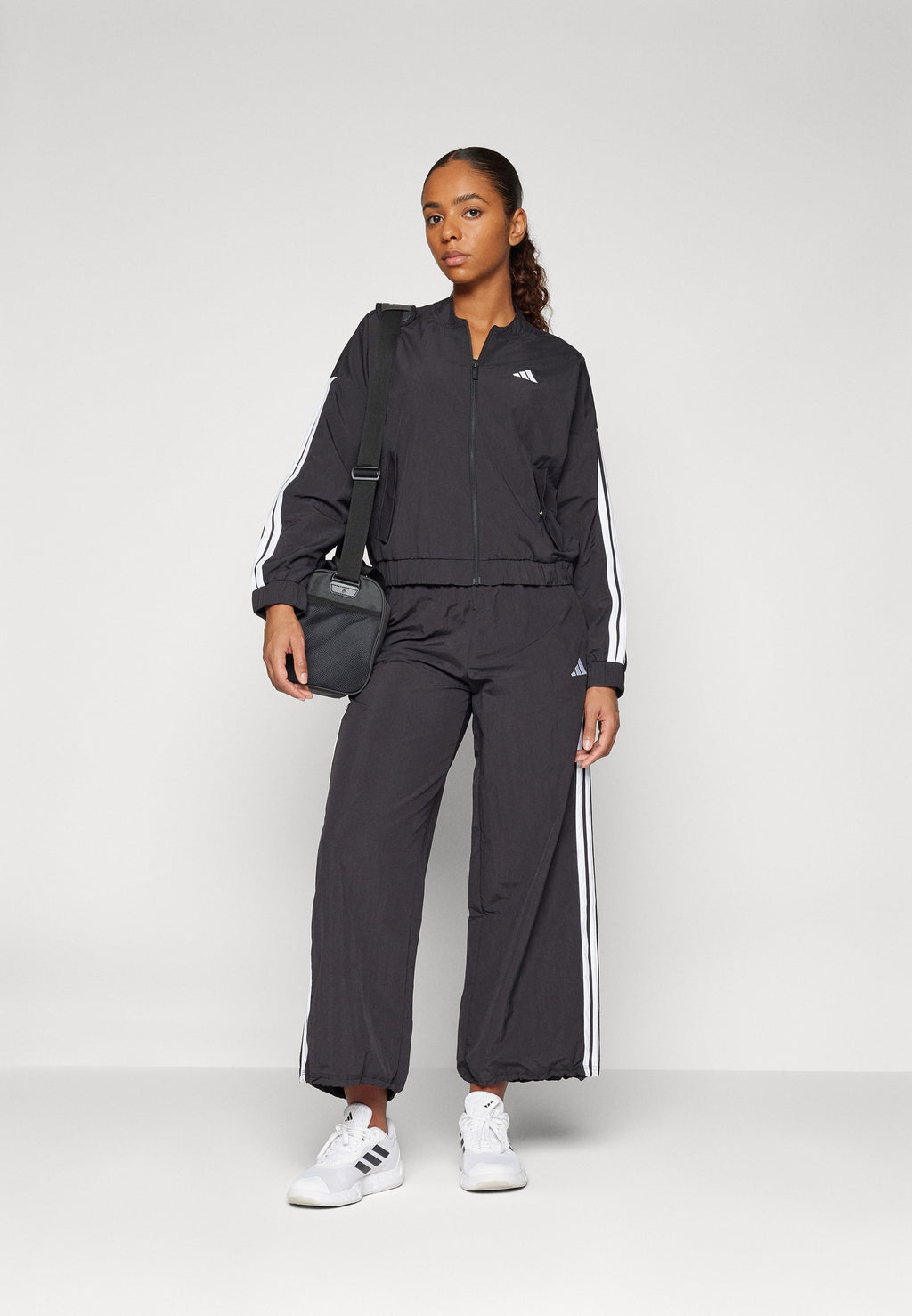 ESSENTIALS 3 STRIPES LIFESTYLE WOVEN PARACHUTE - Bas de survêtement - black/white