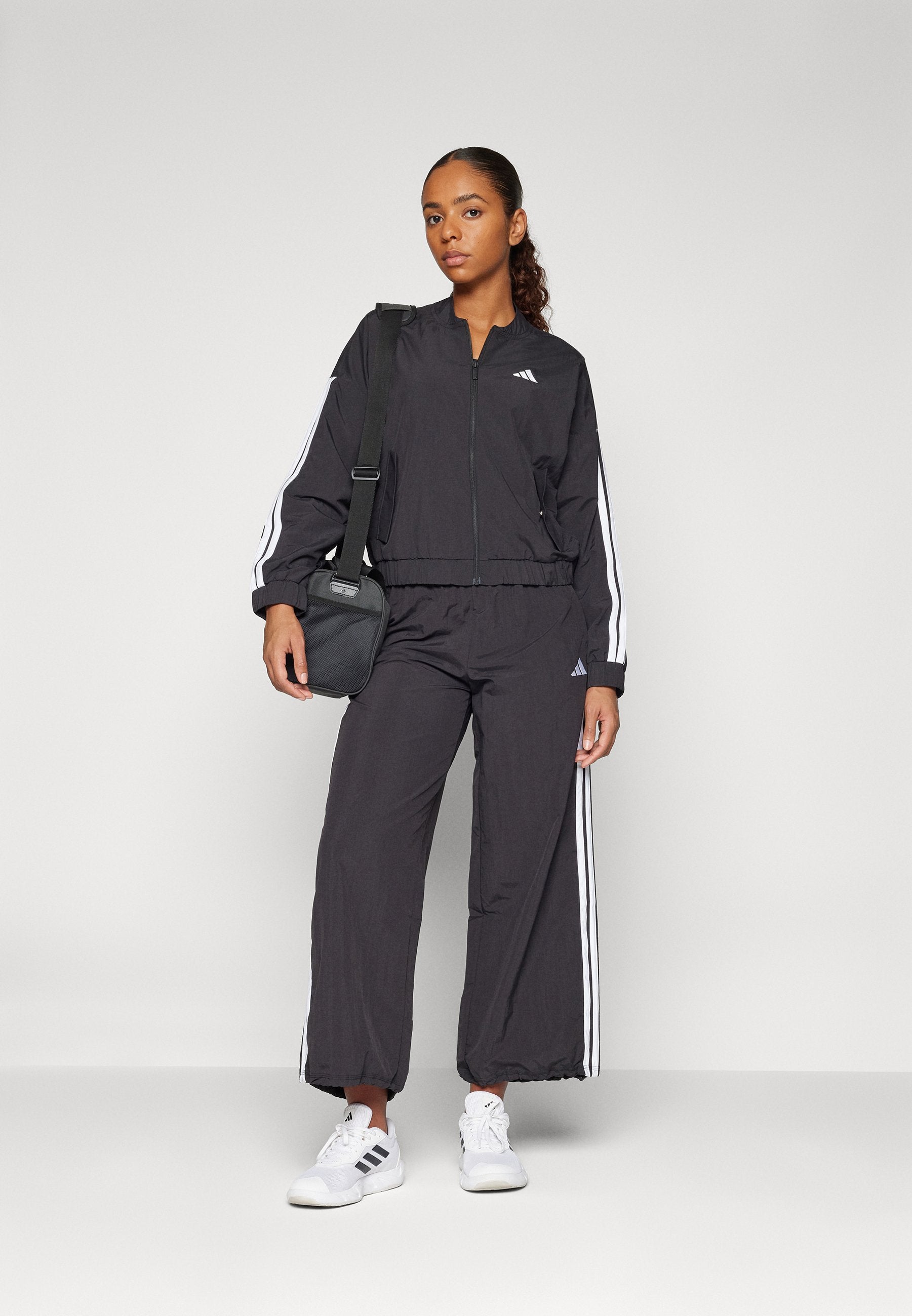 ESSENTIALS 3 STRIPES LIFESTYLE WOVEN PARACHUTE - Bas de survêtement - black/white