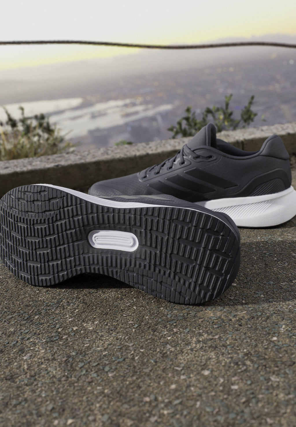 RUNFALCON 5 - Road running shoes - grey six core black cloud white