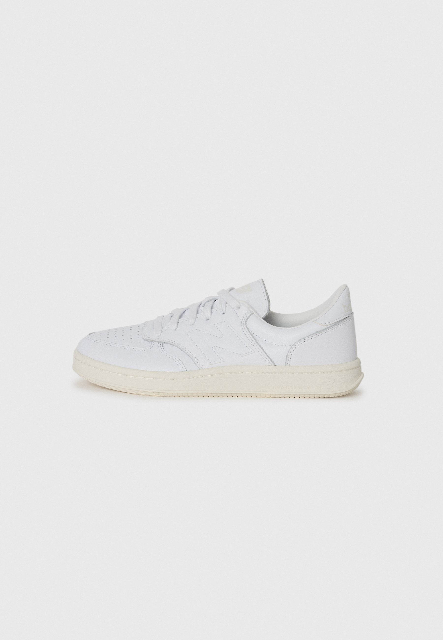 Trainers - white