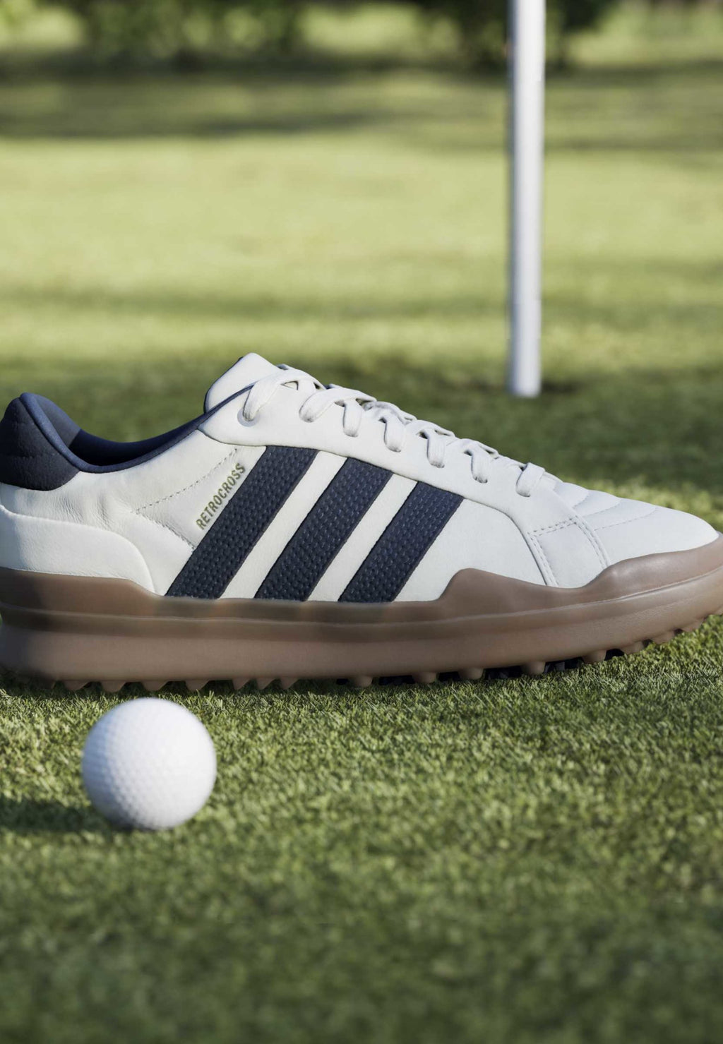 RETROCROSS GRIPMORE - Golf shoes (without spikes) - cwhite/conavy/gum