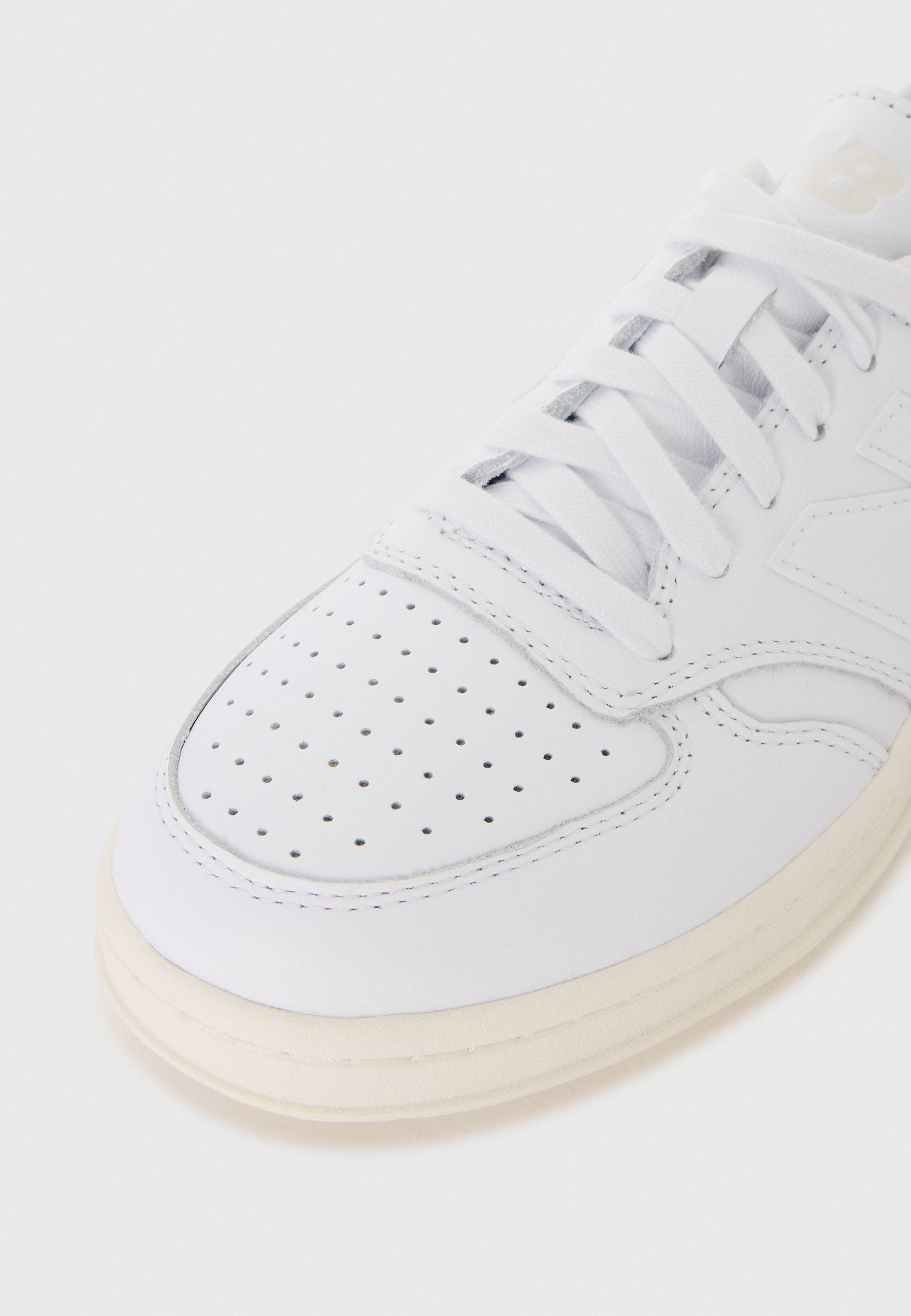 Trainers - white