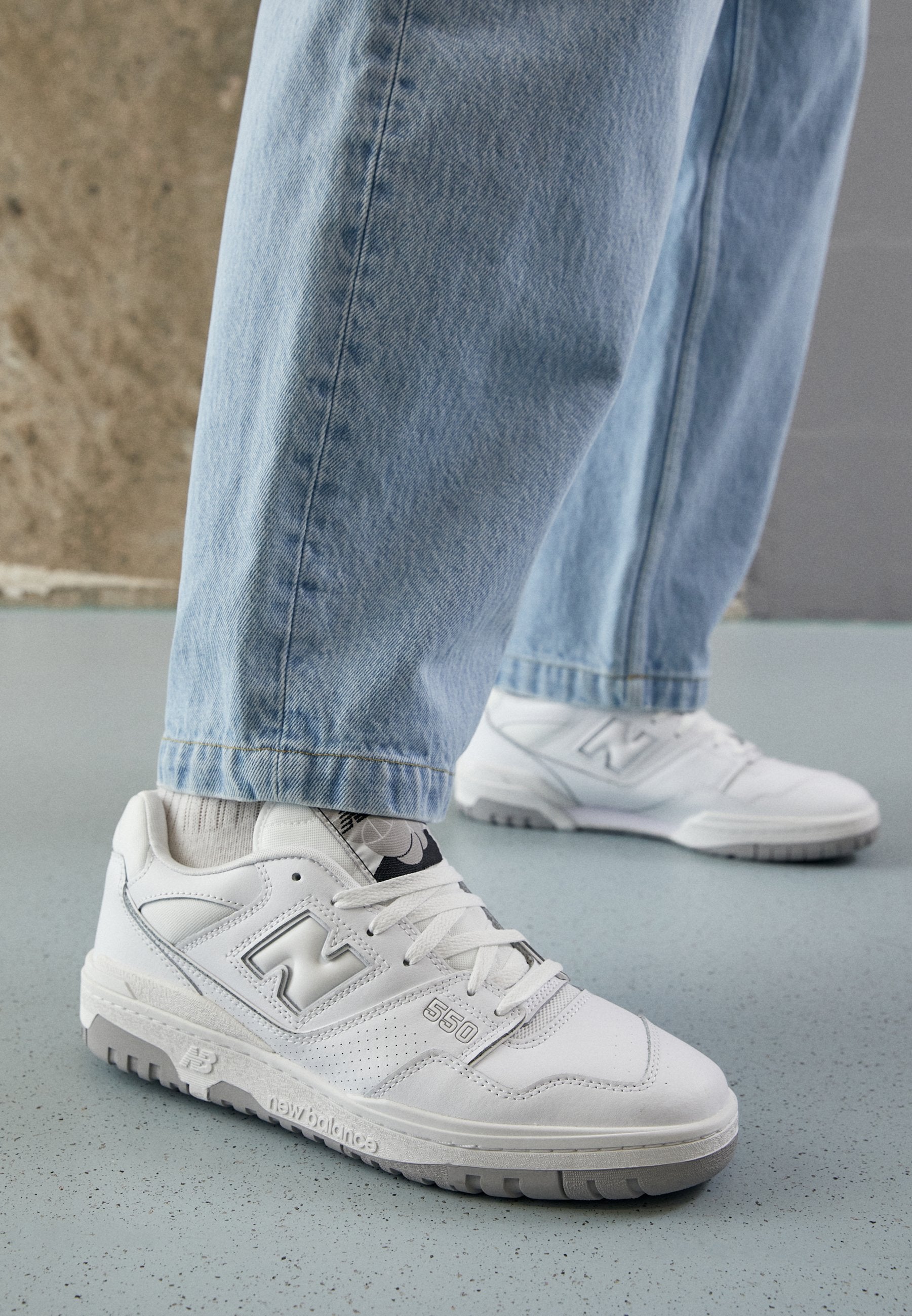 550 - Basketball shoes - white