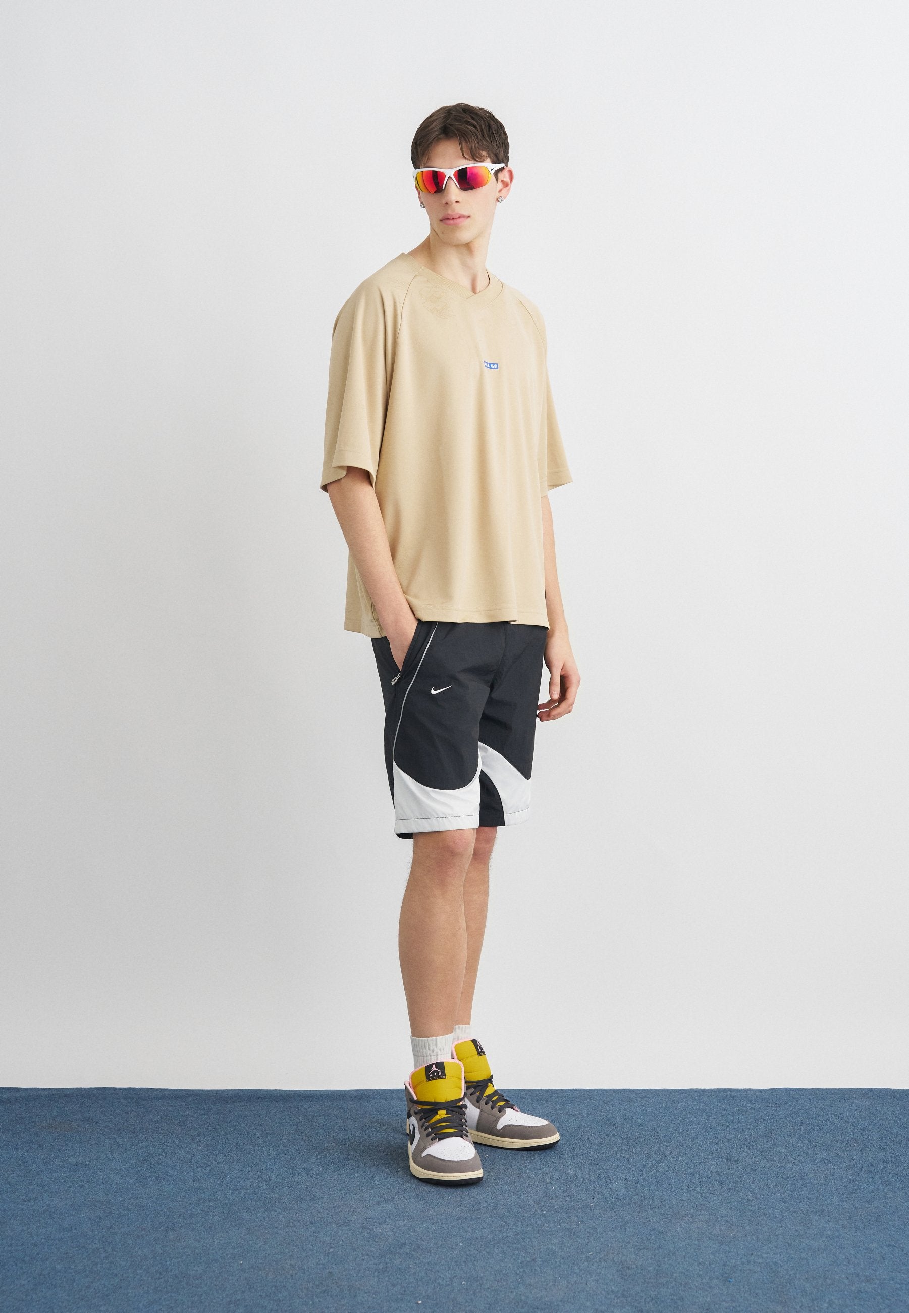 SHOX - Shorts - black/white