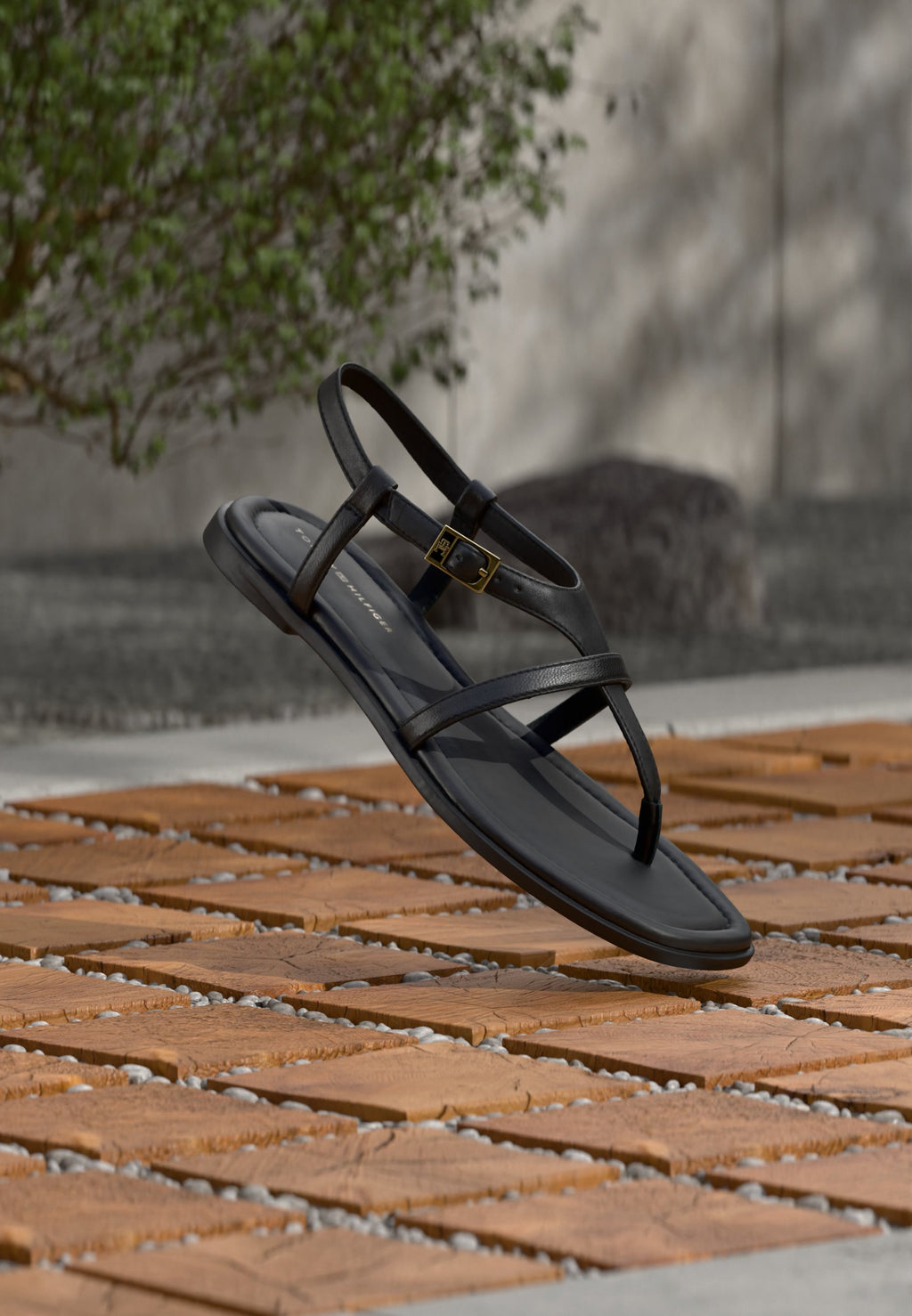 BUCKLE THONG - T-bar sandals - black