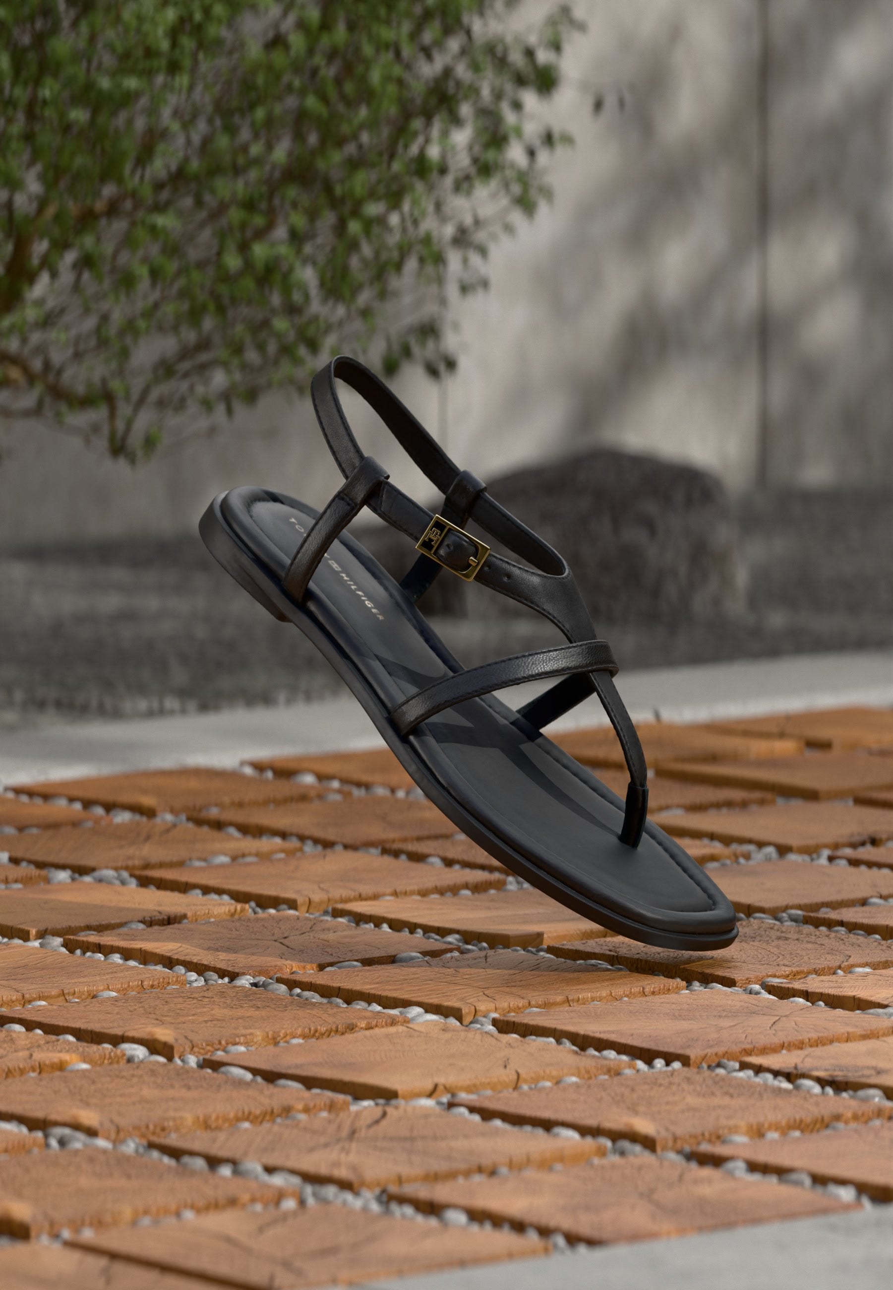 BUCKLE THONG - T-bar sandals - black