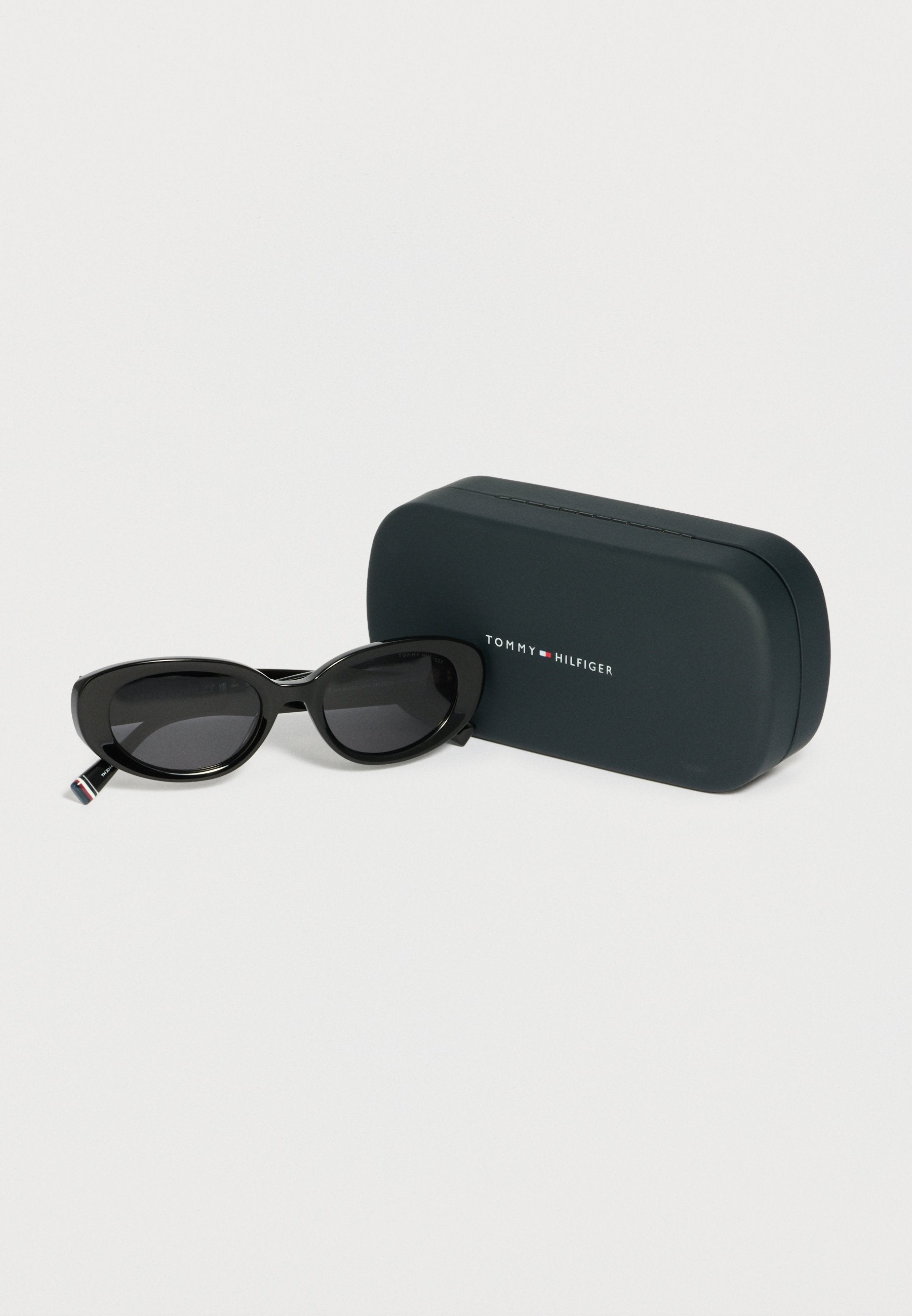 Sunglasses - black