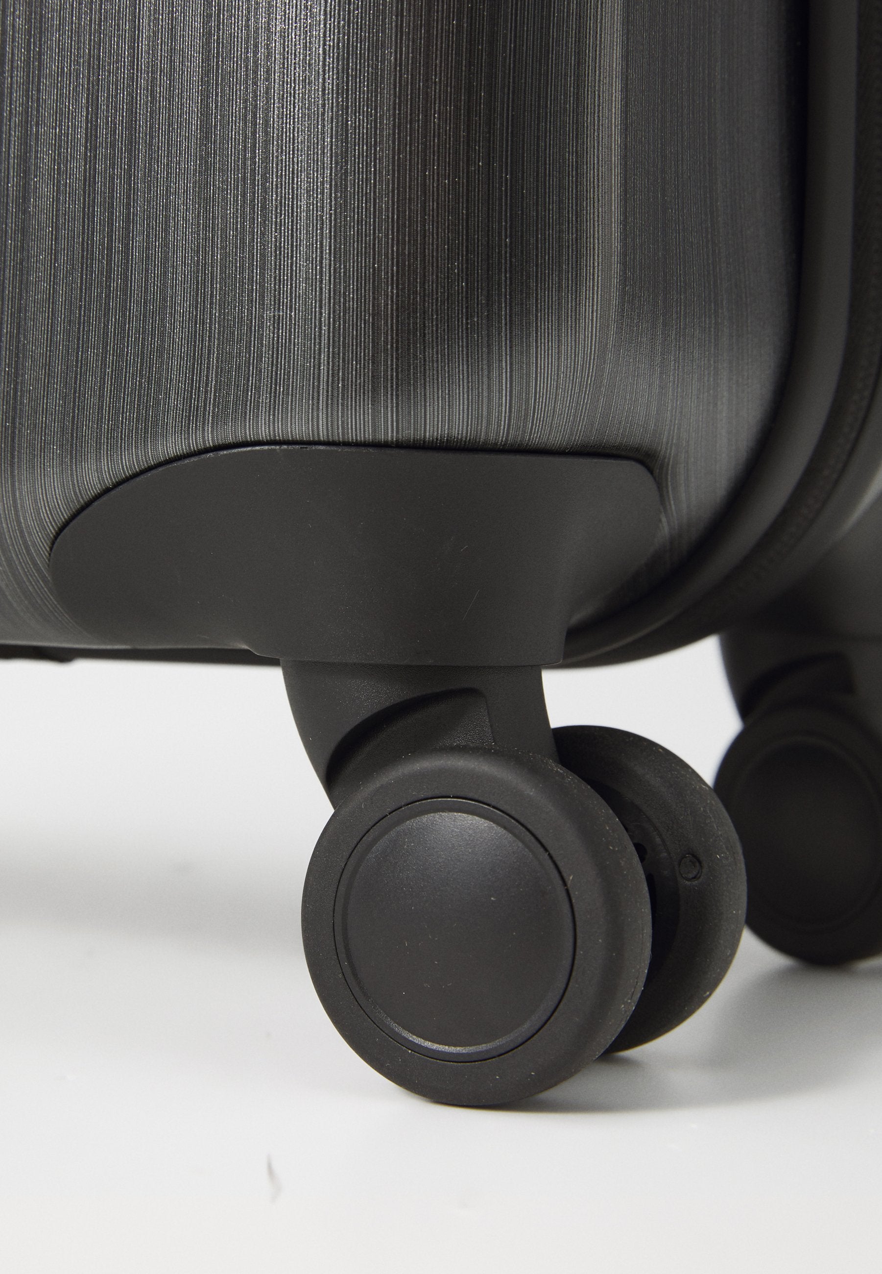 Wheeled suitcase - gunmetal