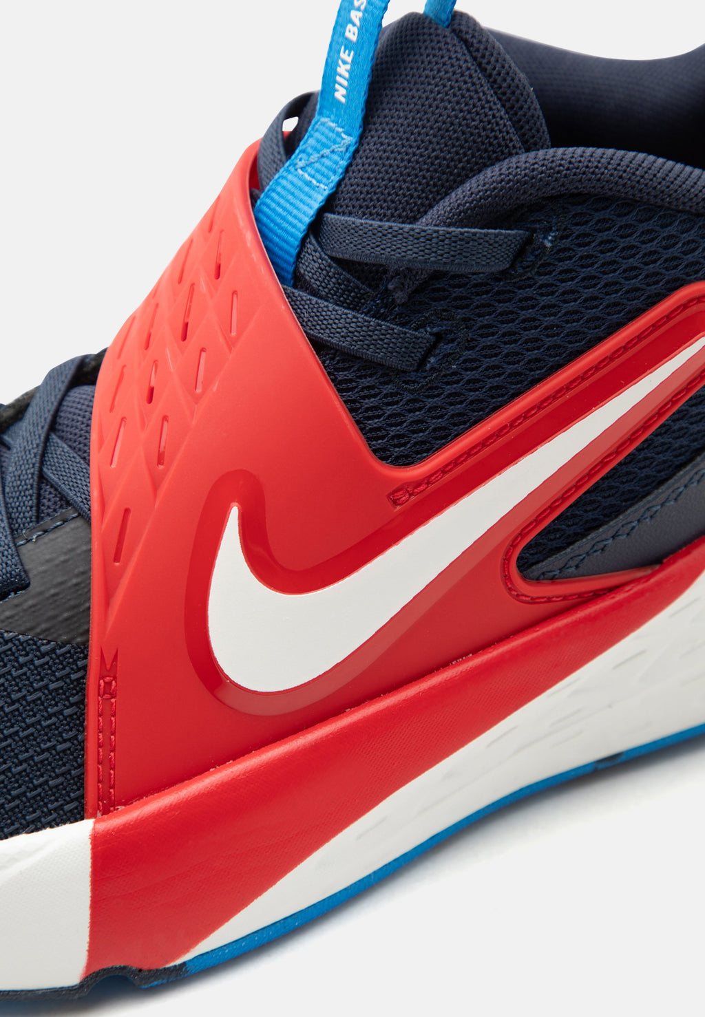 TEAM HUSTLE UNISEX - Basketball shoes - navy/sail/university red/photo blue