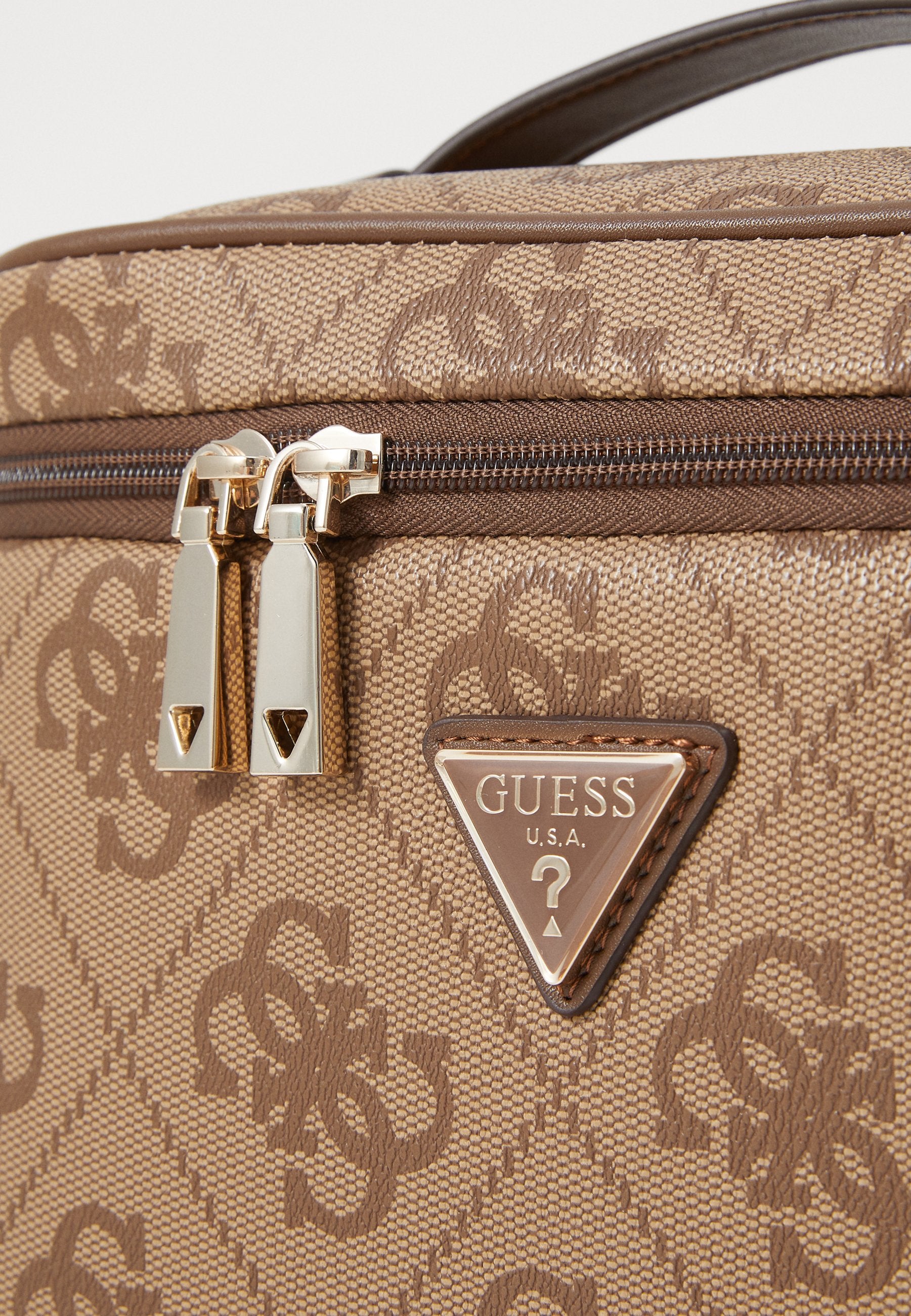 BERTA TOILETRY TRAIN CASE - Wash bag - latte/brown