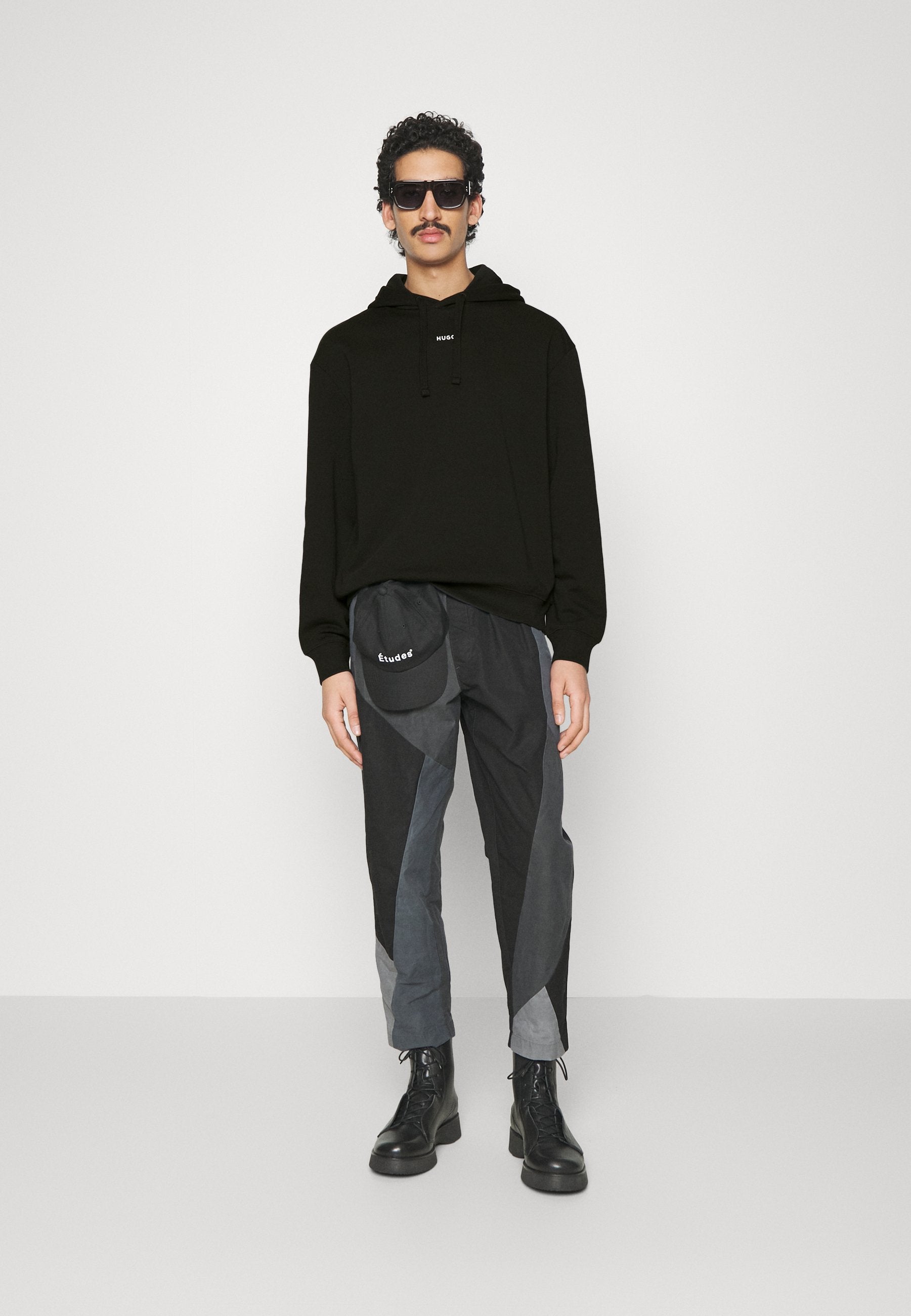 DAPO - Hoodie - black