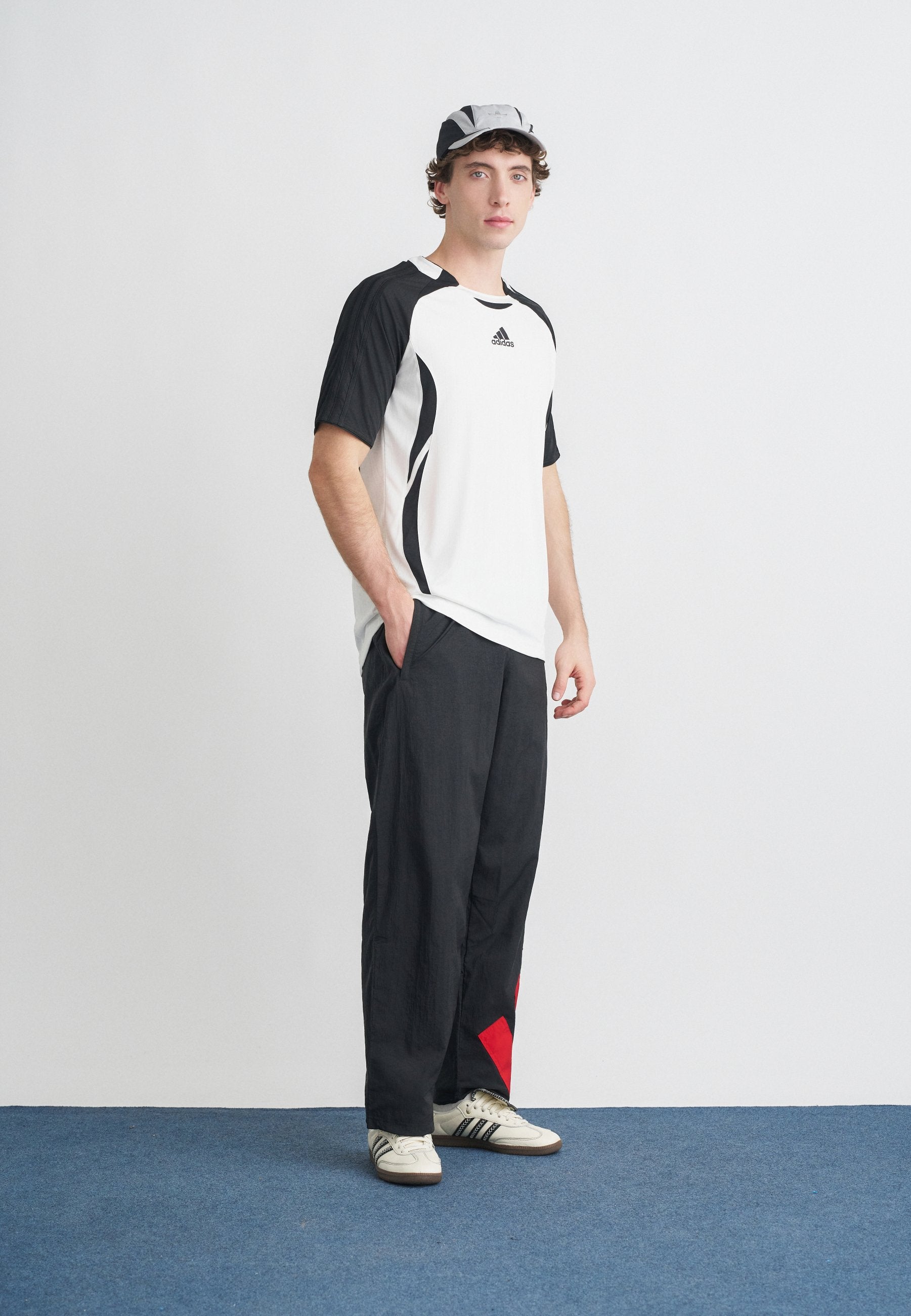 ARCH TRACK PANT UNISEX - Tracksuit bottoms - black/better scarlet