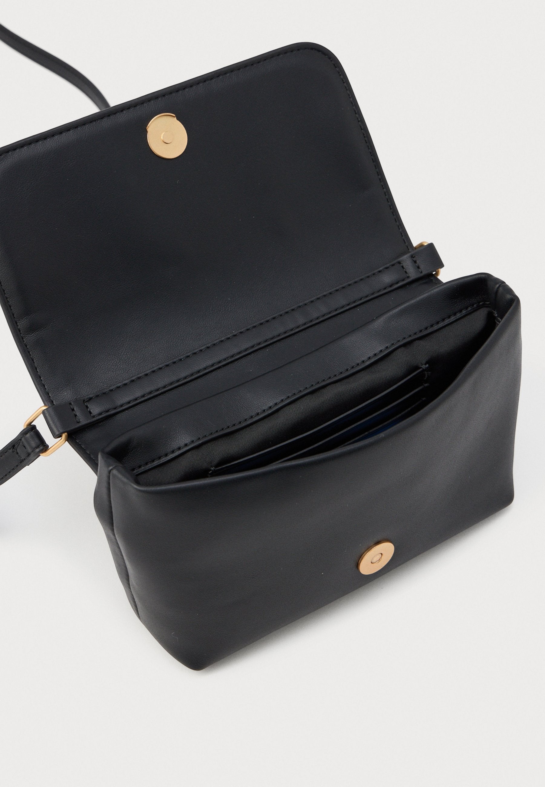 Cross body bag - black