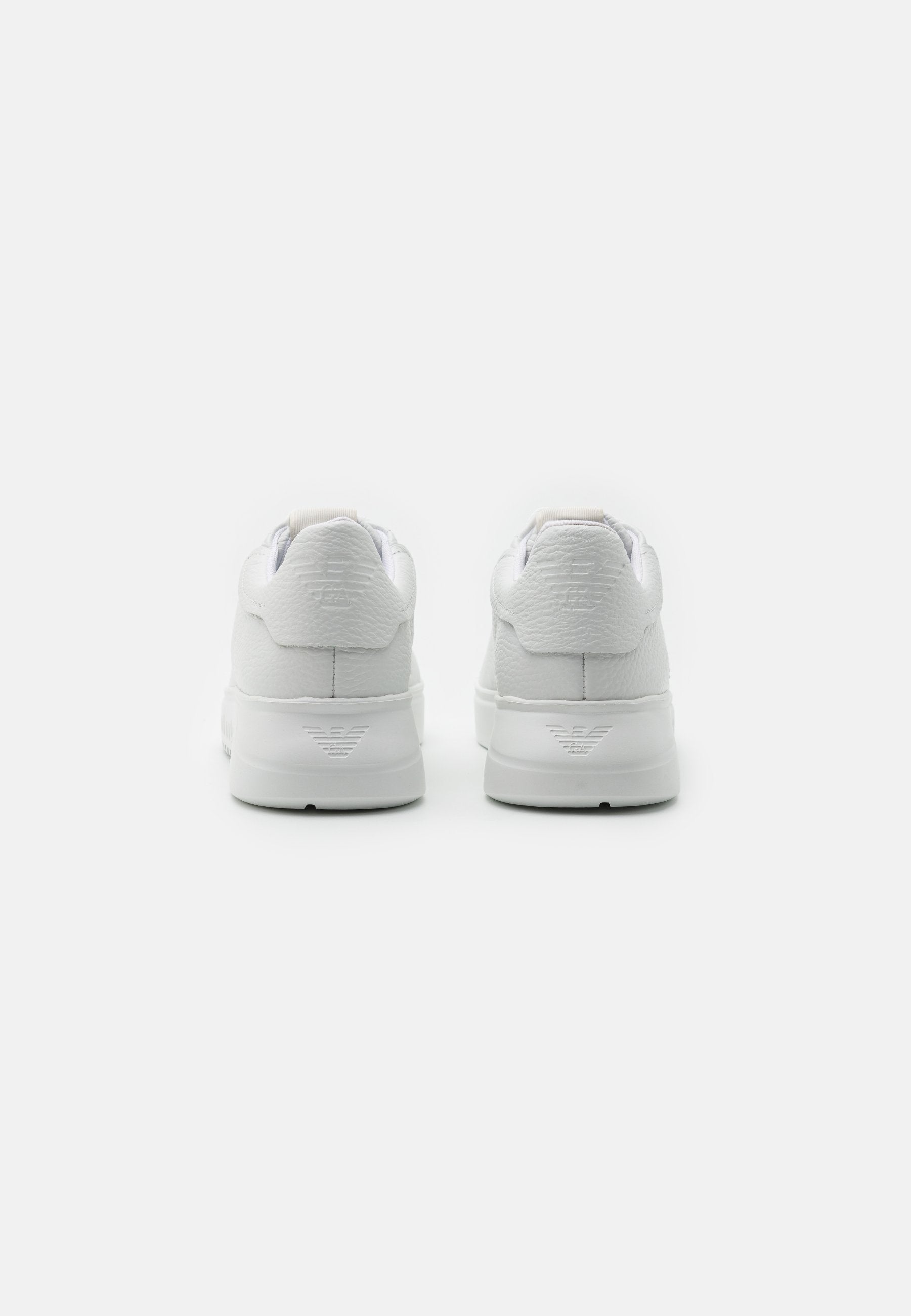 Trainers - white