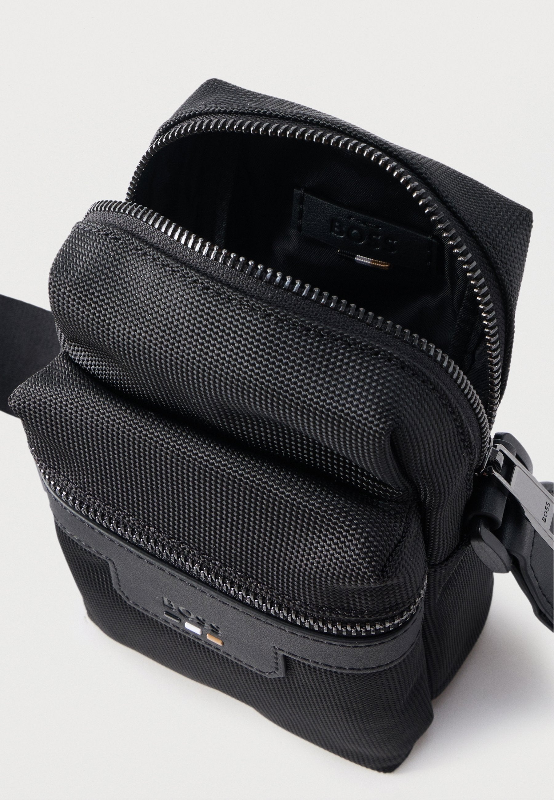 Cross body bag - black