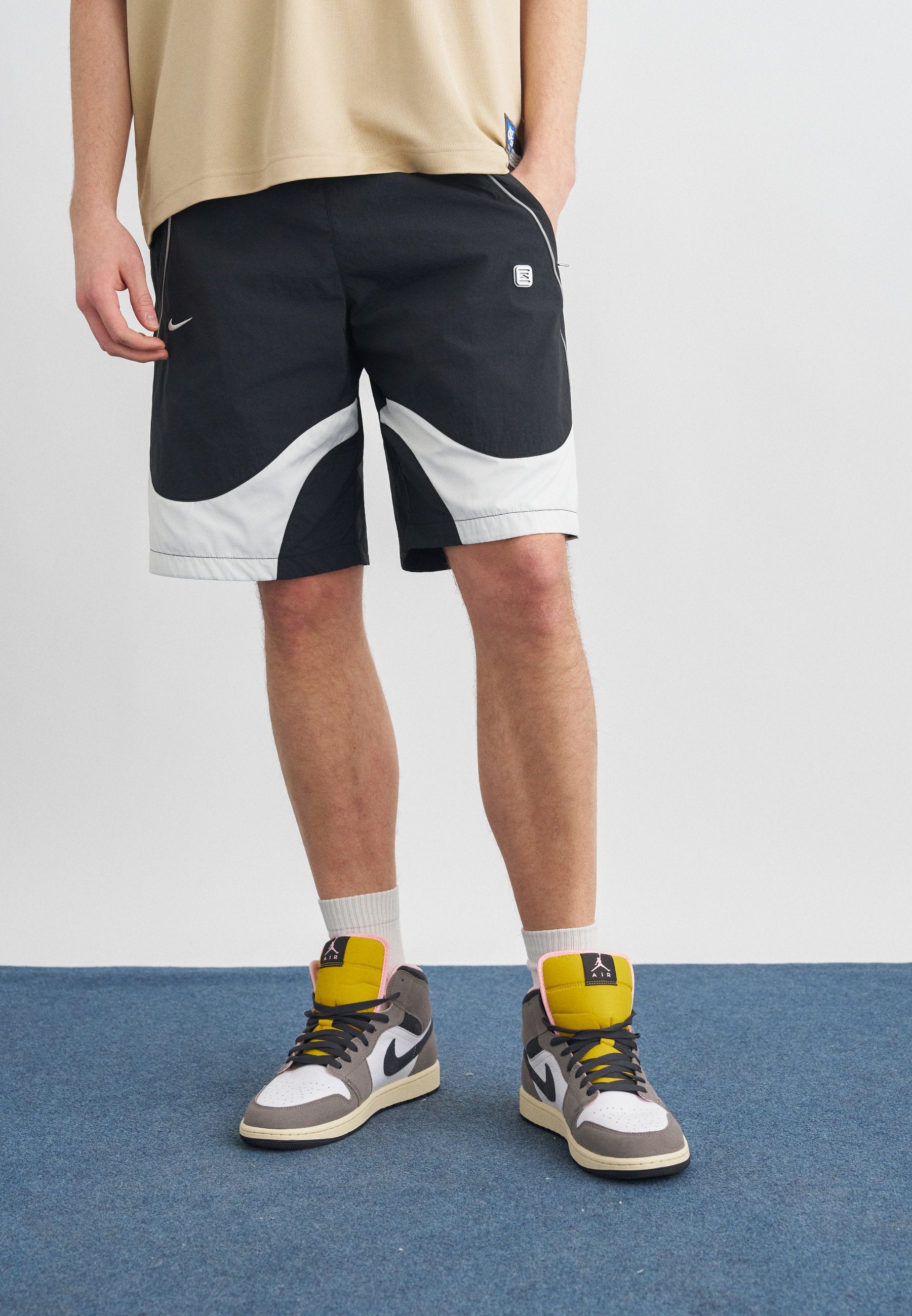 SHOX - Shorts - black/white
