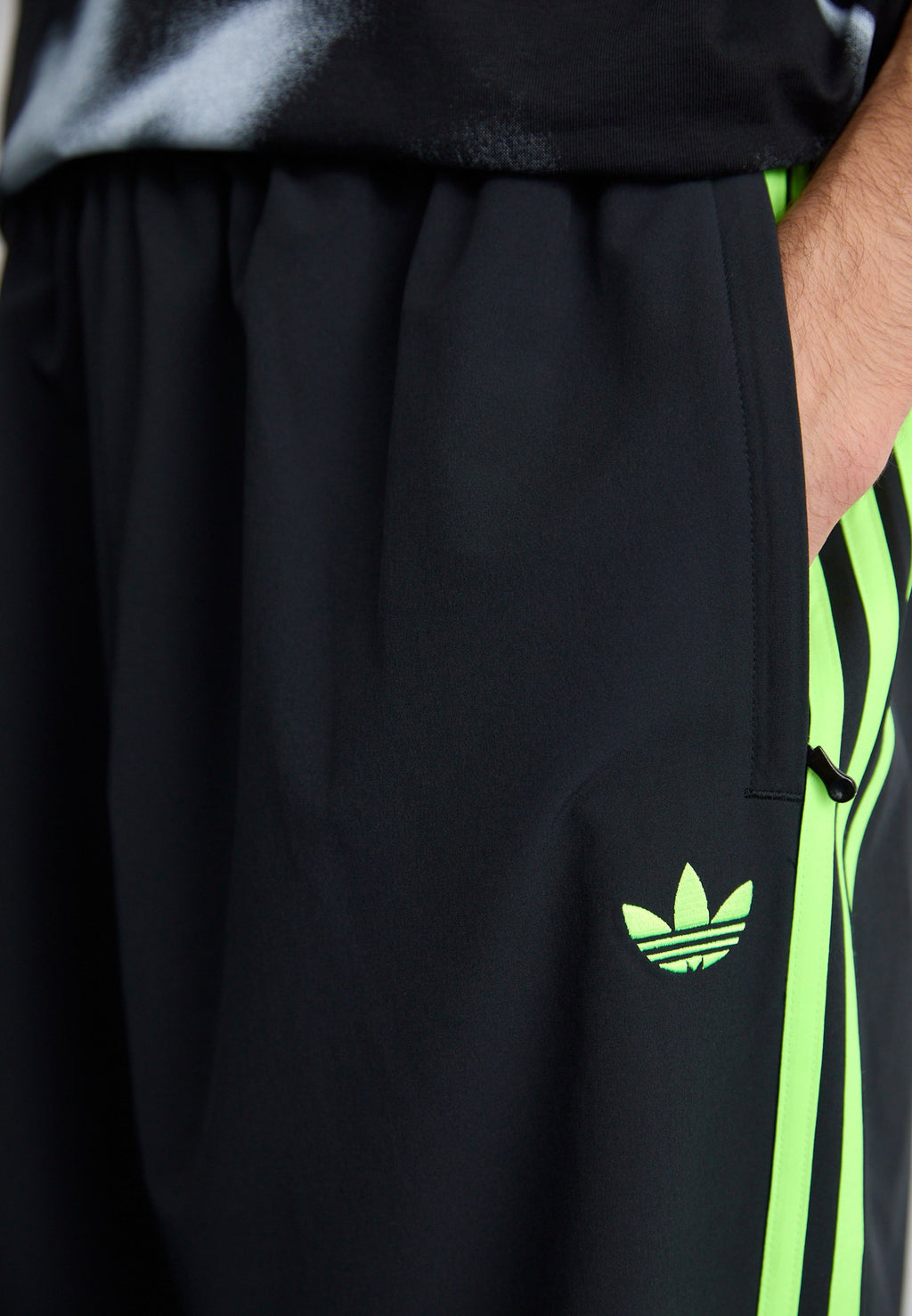 DRILL - Tracksuit bottoms - black/signal green