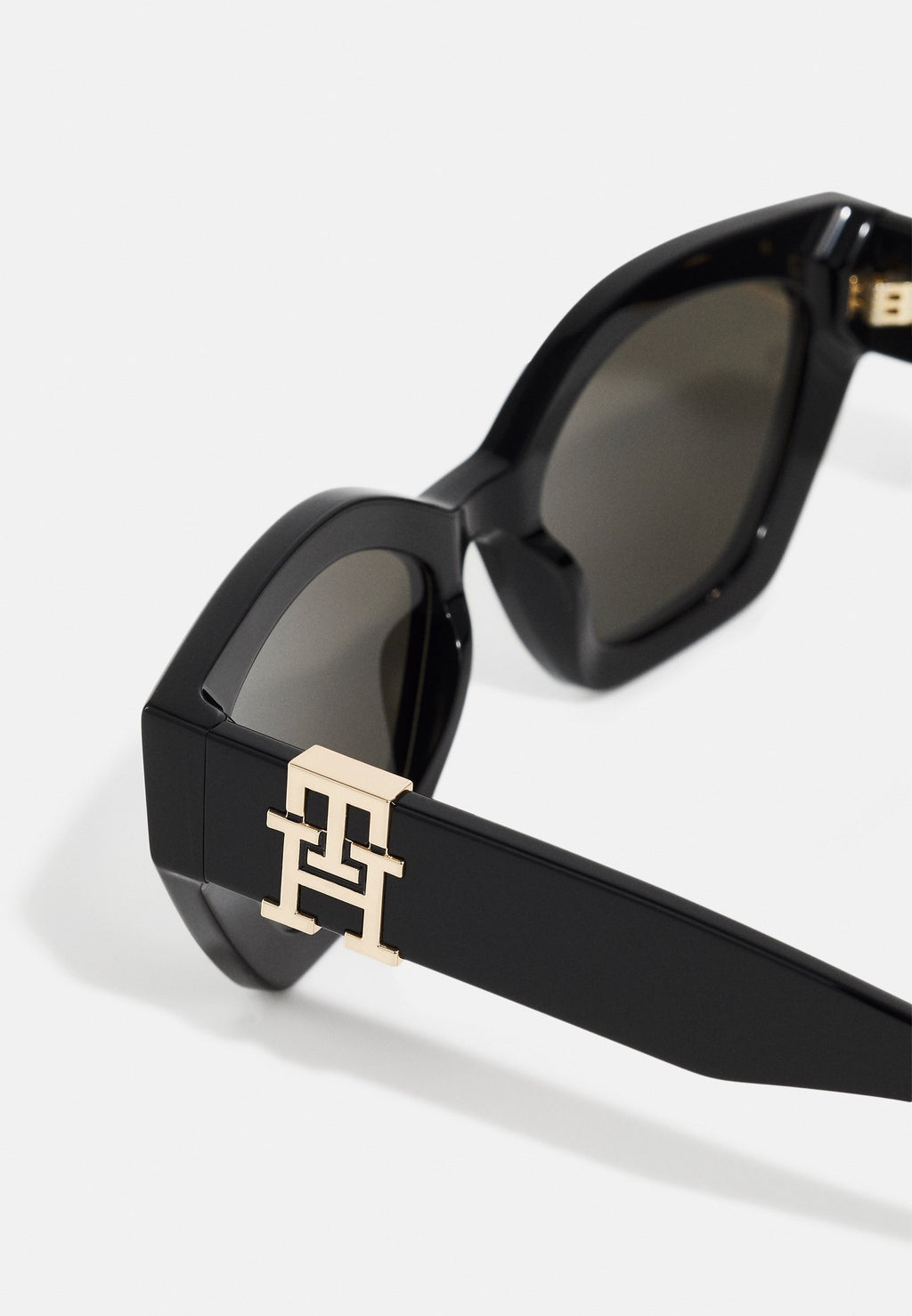 Sunglasses - black