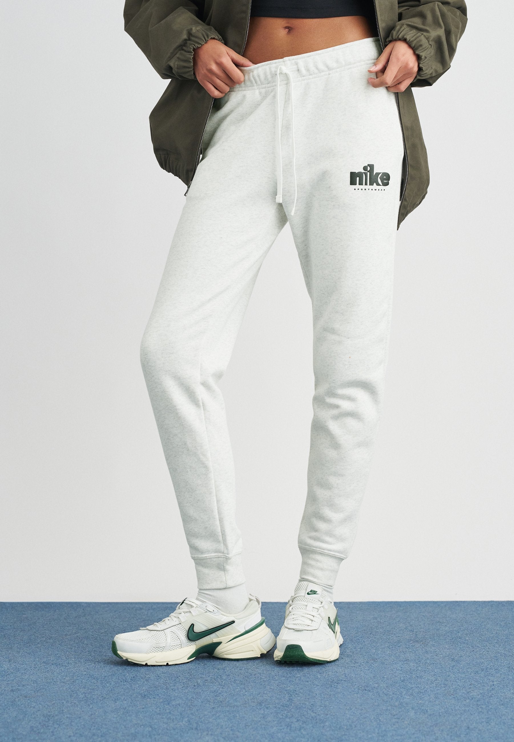 CLUB PANT - Tracksuit bottoms - birch heather/black