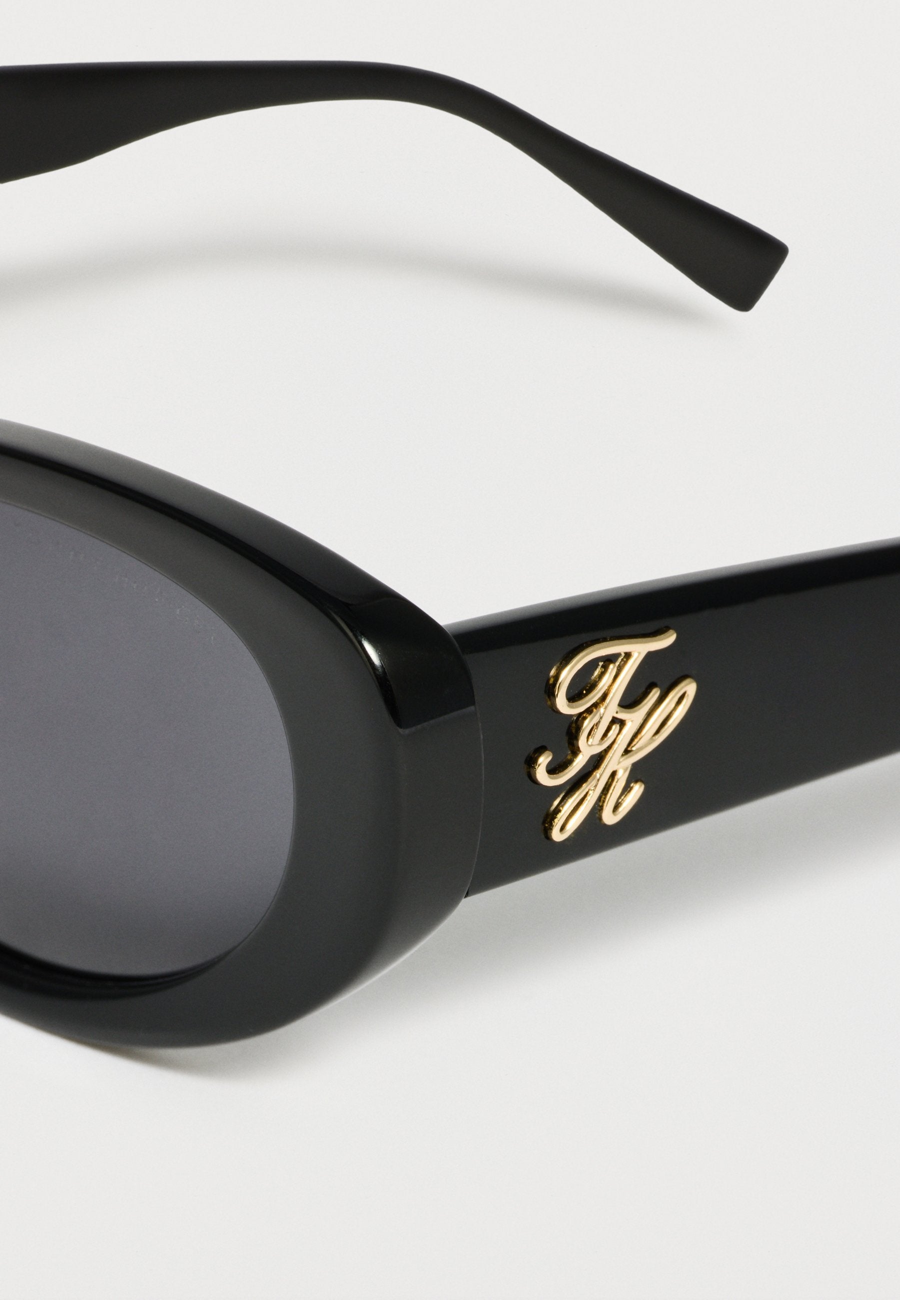 Sunglasses - black